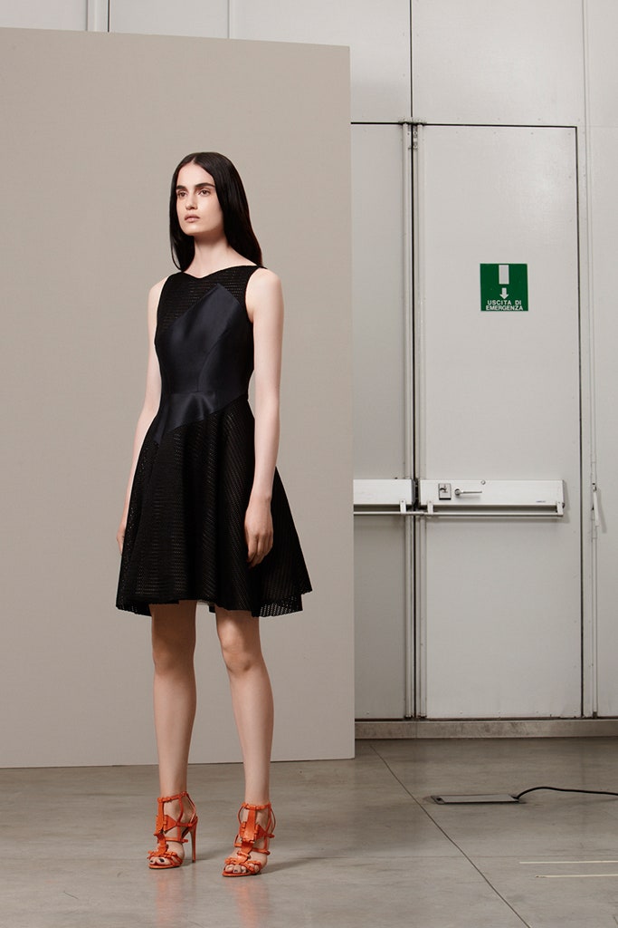 black silk sleeveless dress with orange shoes