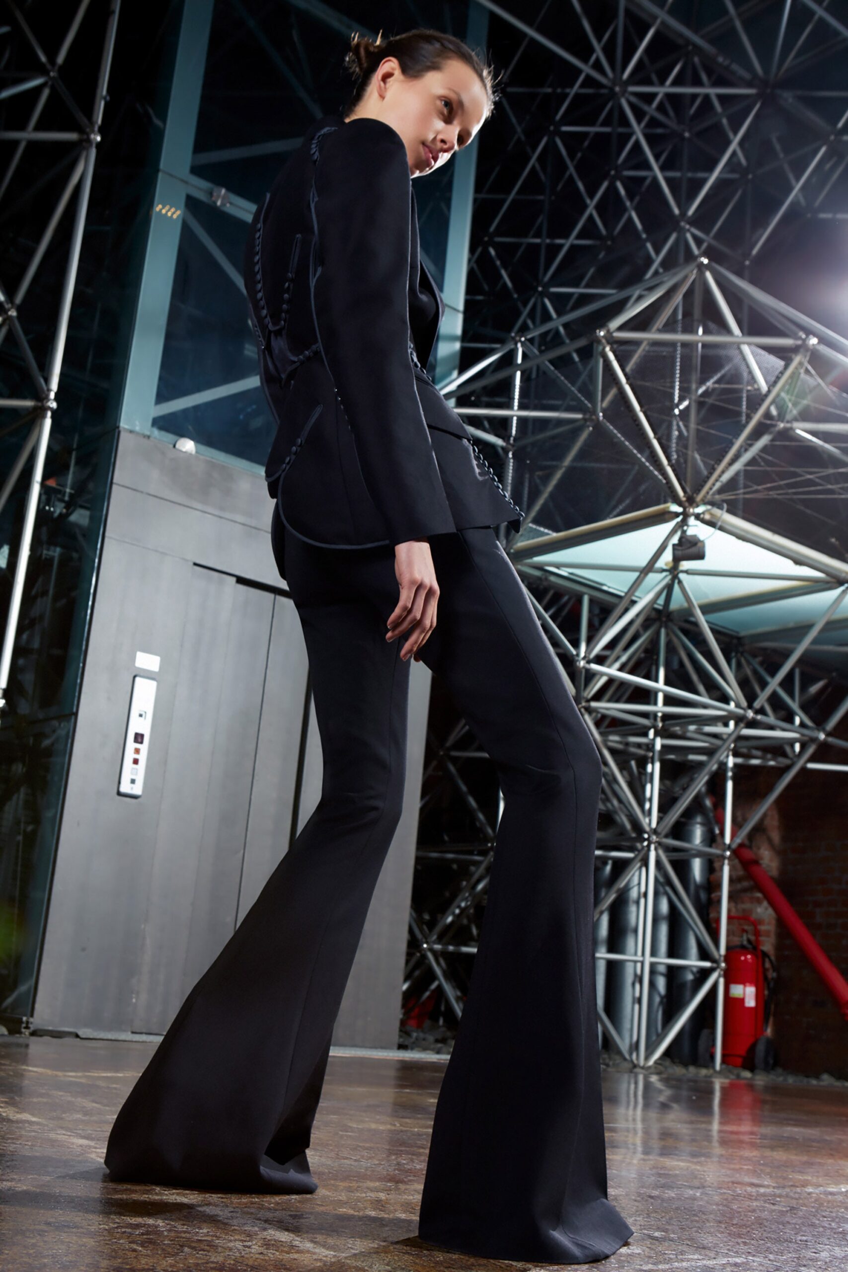 black wool long-sleeve collared tailored zippered blazer