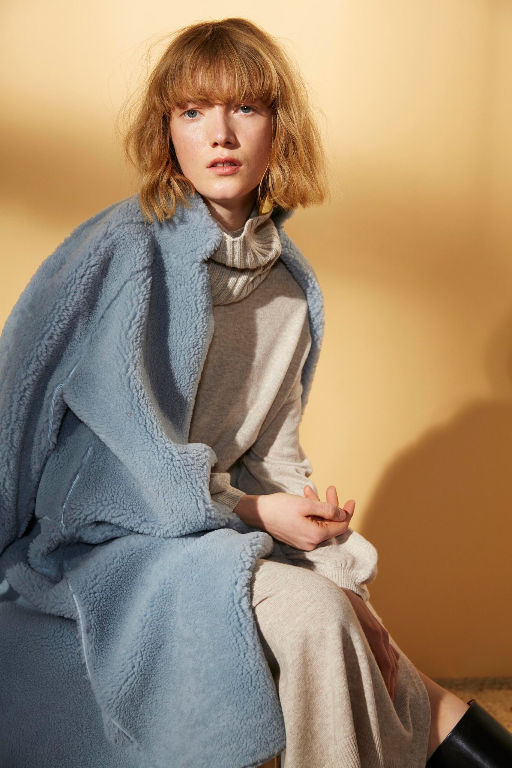 blue faux-fur long-sleeve oversized coat