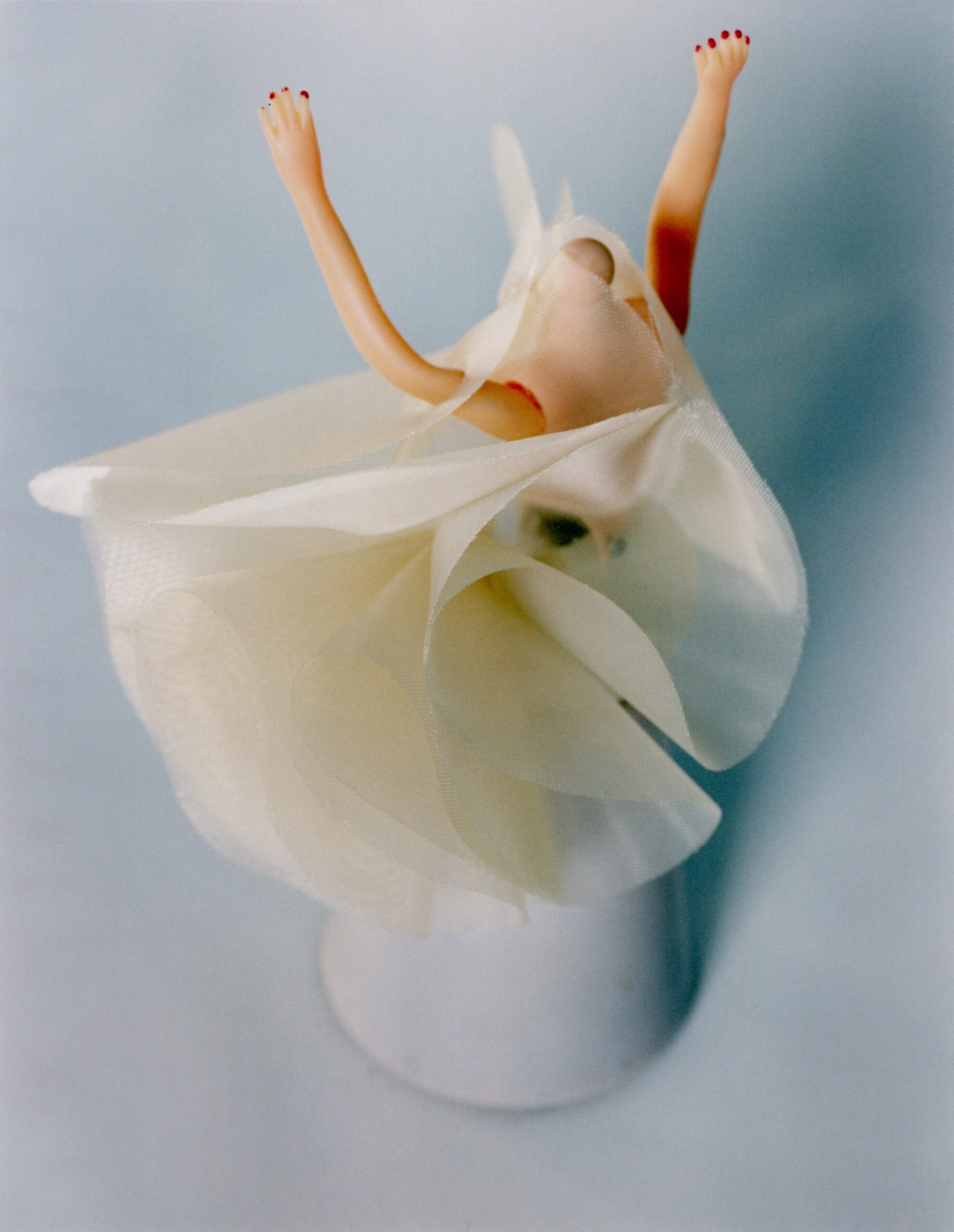 white tulle sleeveless dress