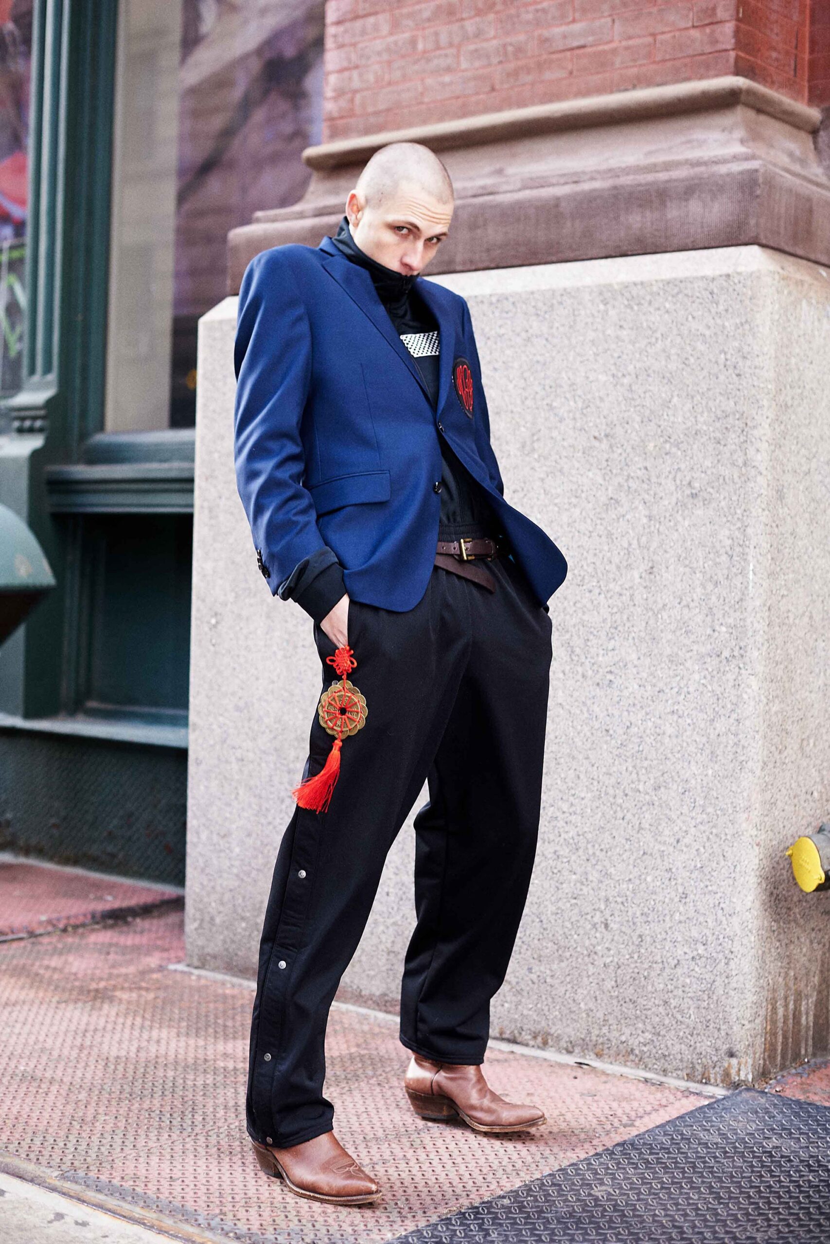 blue long-sleeve collared tailored blazer