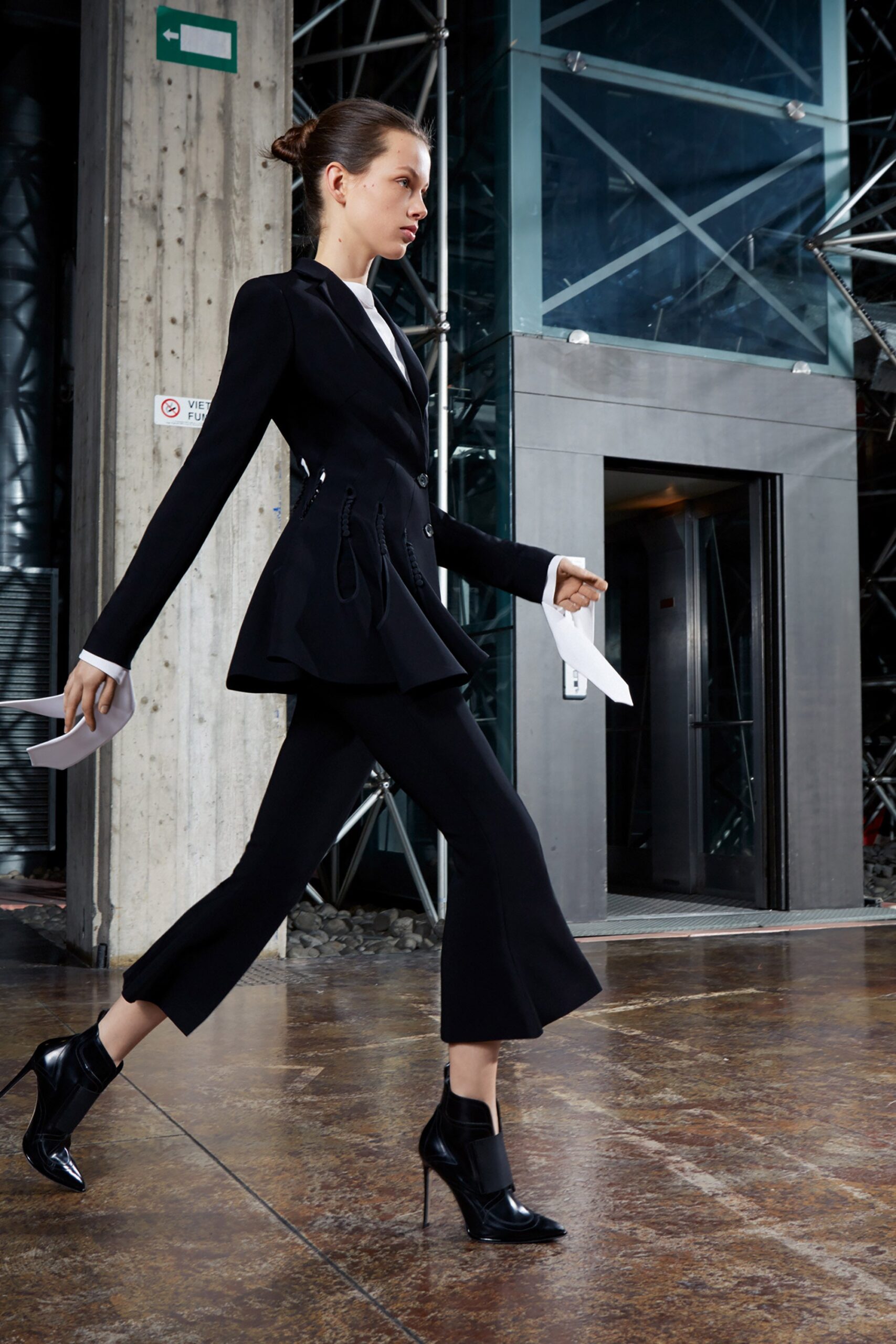 black wool fitted straight-leg cropped pants