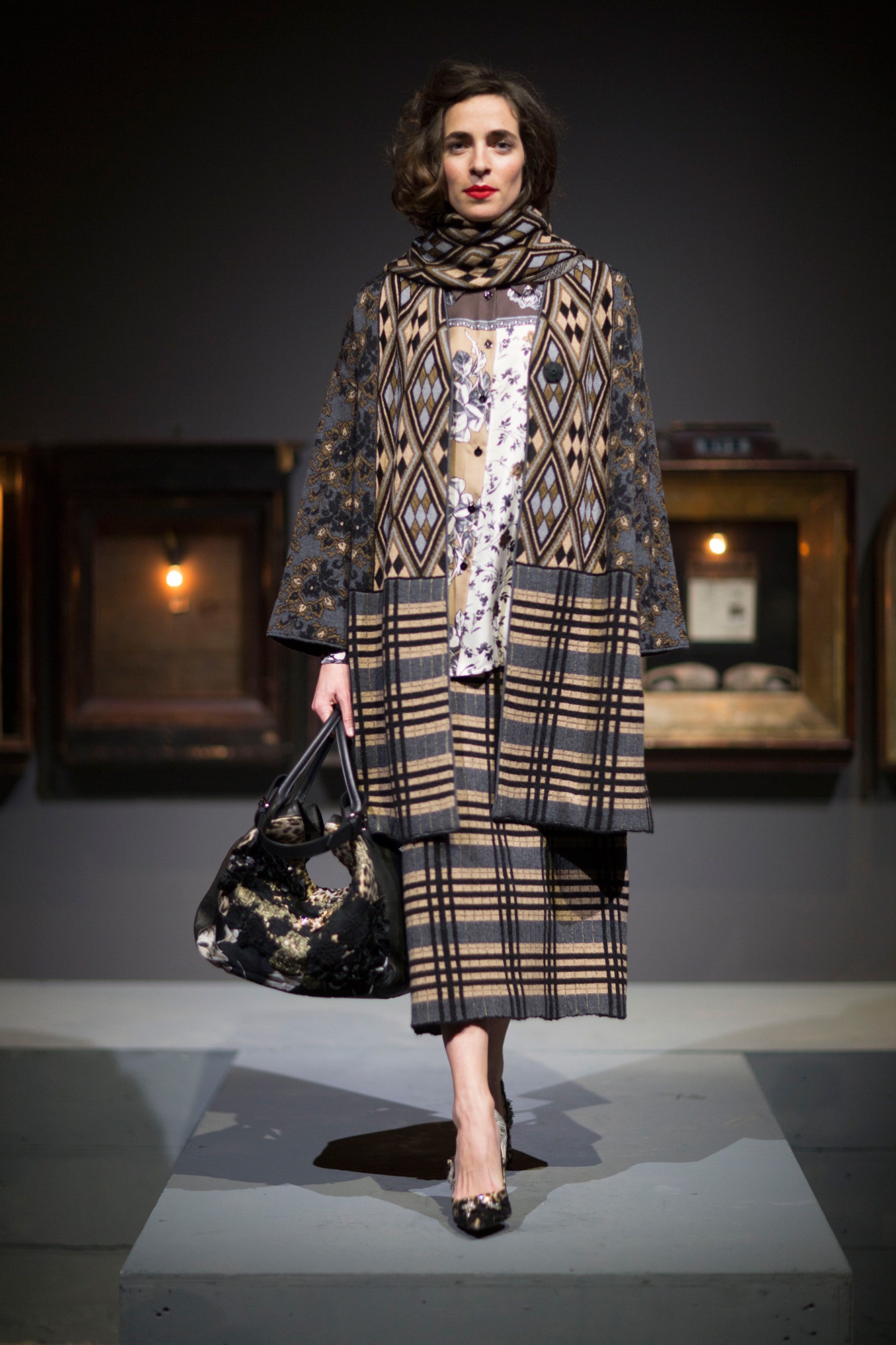 black wool long-sleeve collared relaxed printed layered coat
