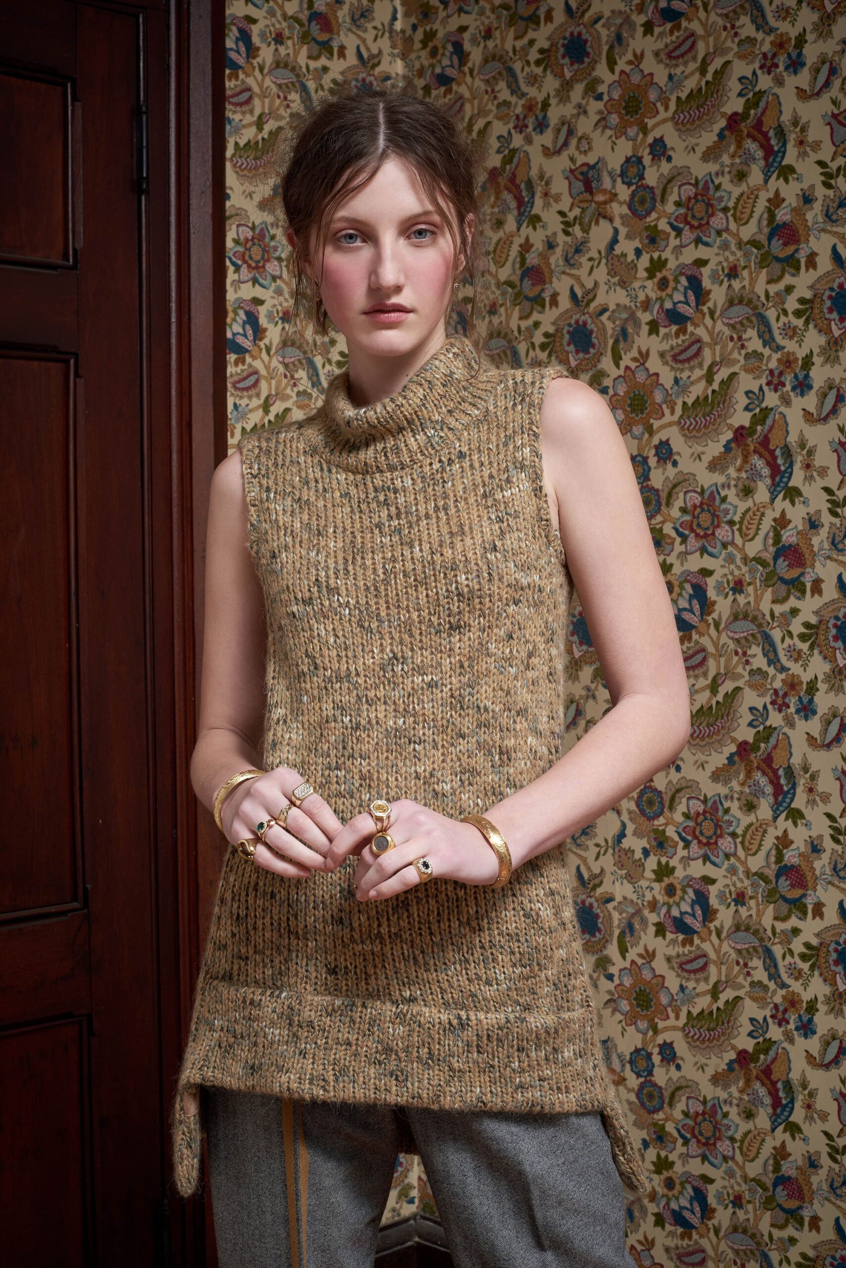brown wool sleeveless high-neck relaxed ribbed cropped top
