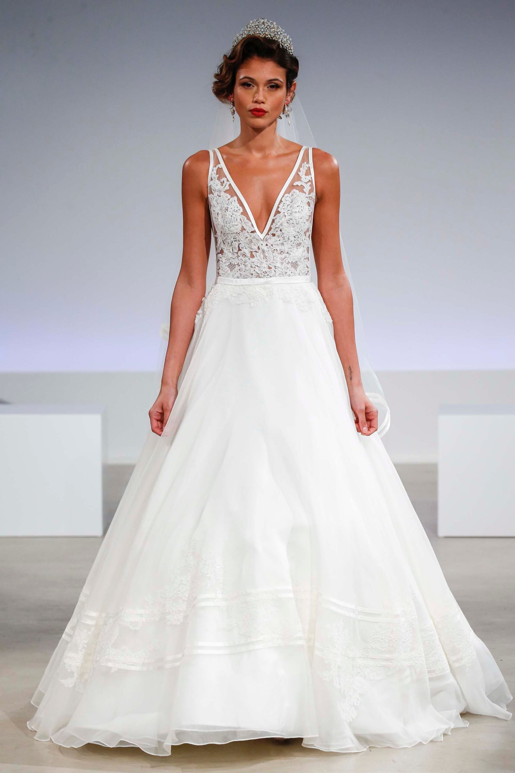 white lace sleeveless gown