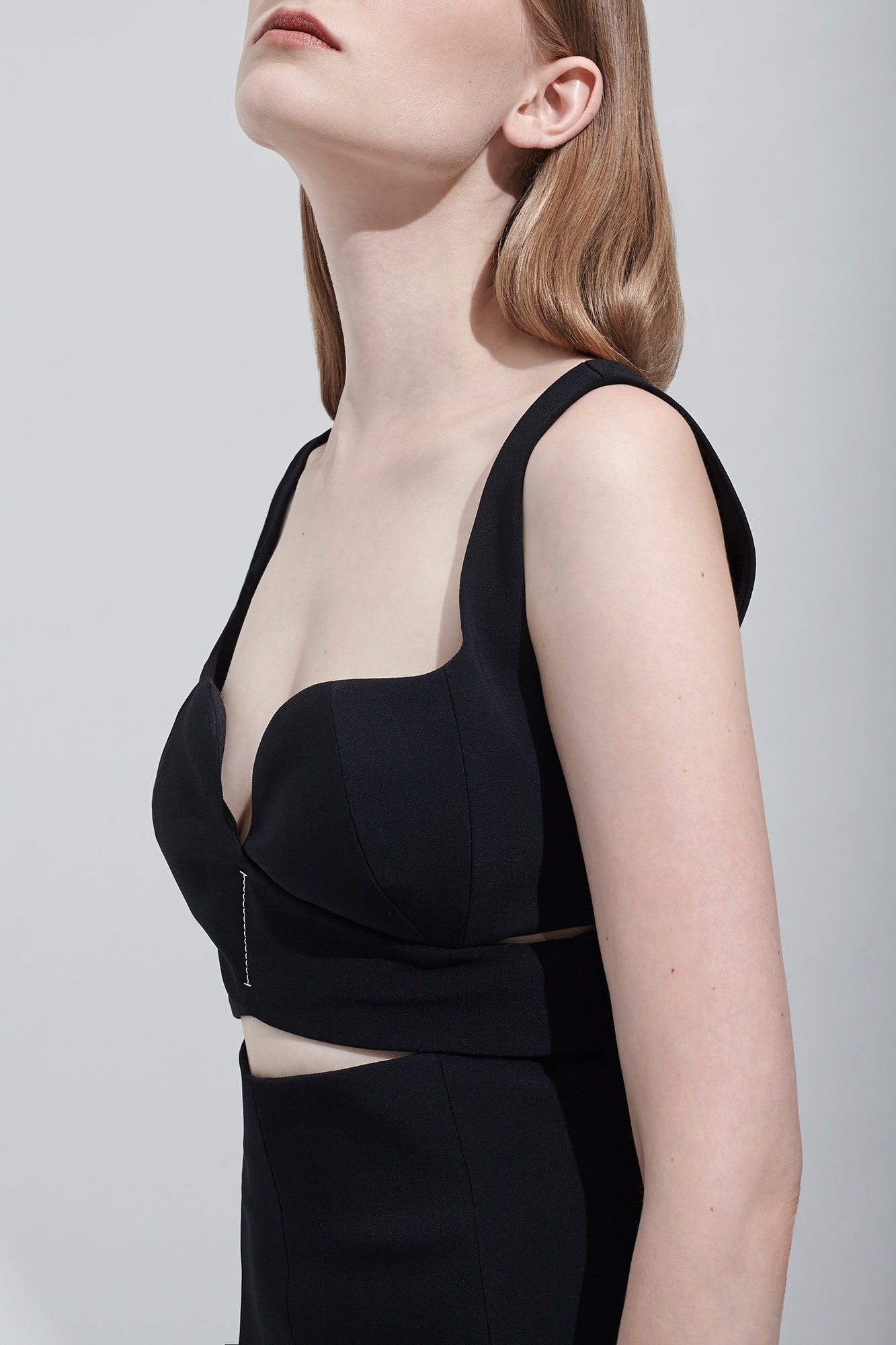 black fitted sleeveless dress