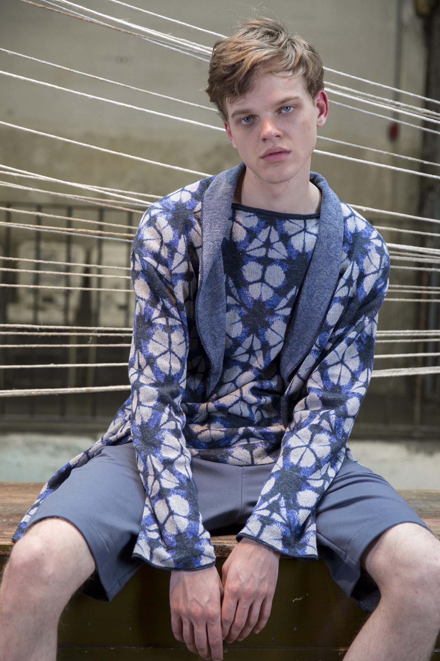 blue cotton long-sleeve collared relaxed printed top