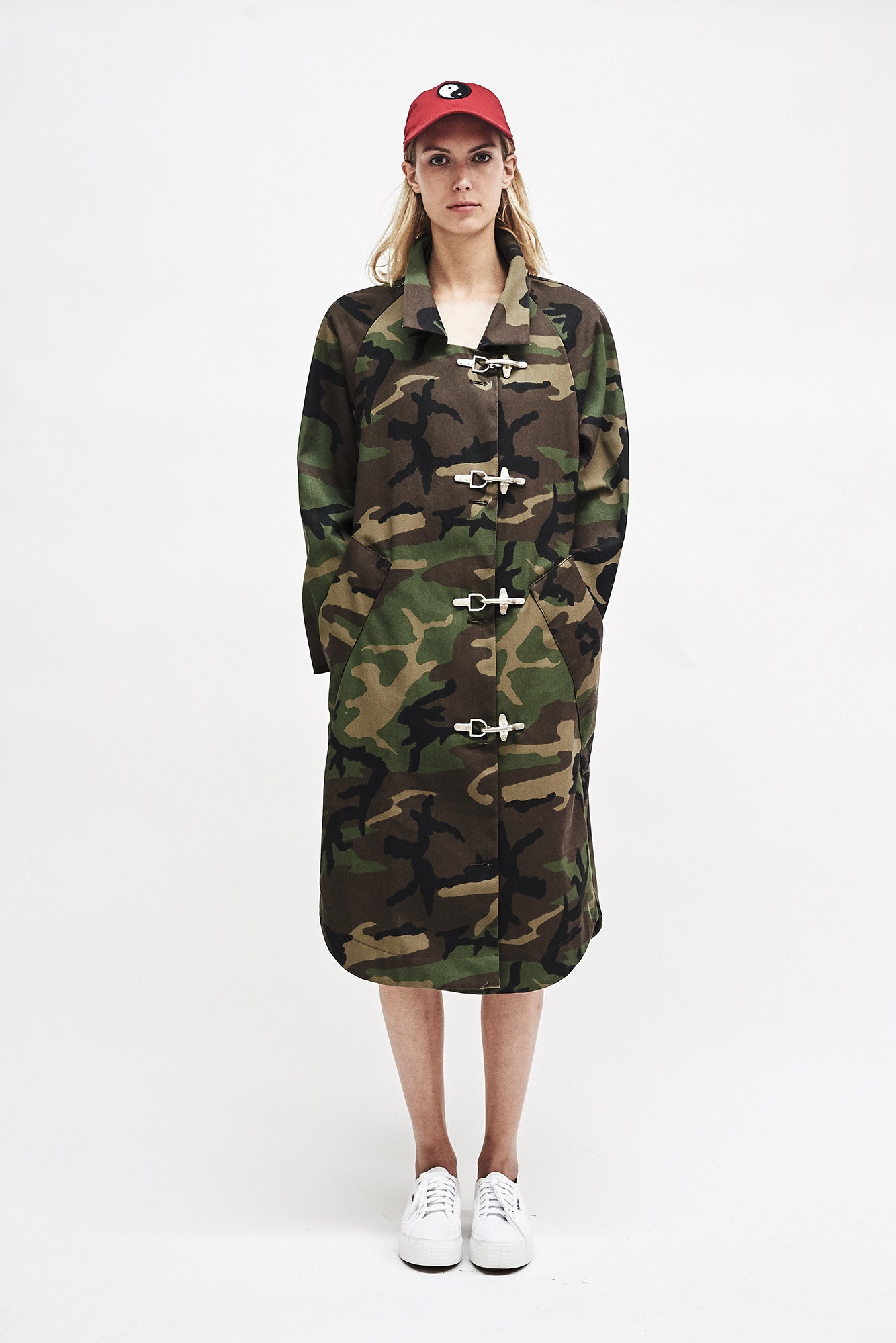 green cotton long-sleeve collared relaxed camouflage pockets coat