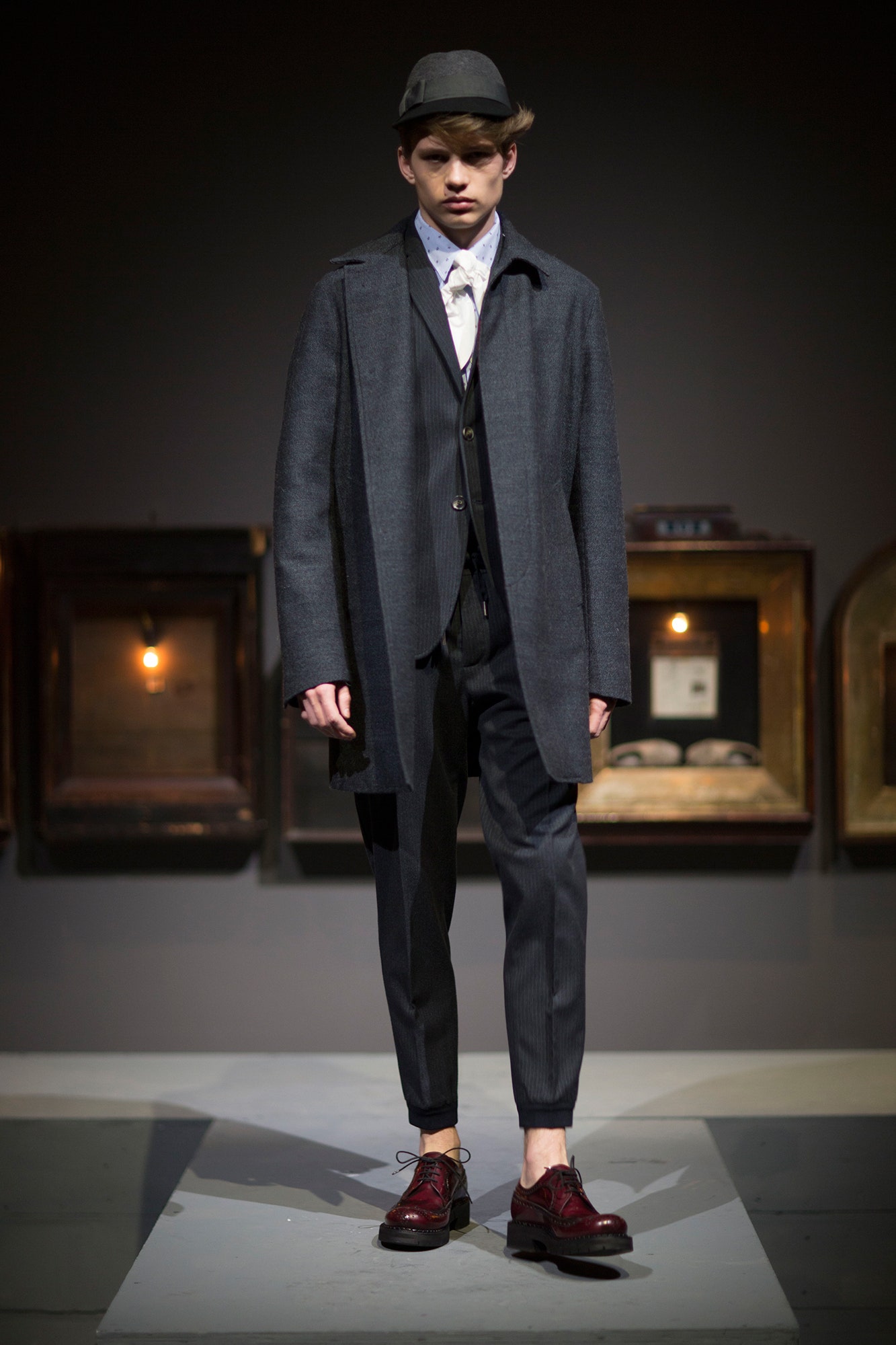 gray wool long-sleeve collared relaxed buttoned coat