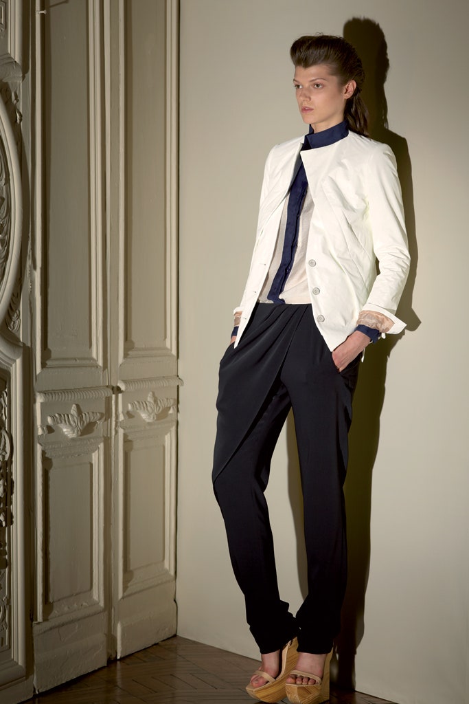 blue cotton long-sleeve collared fitted shirt