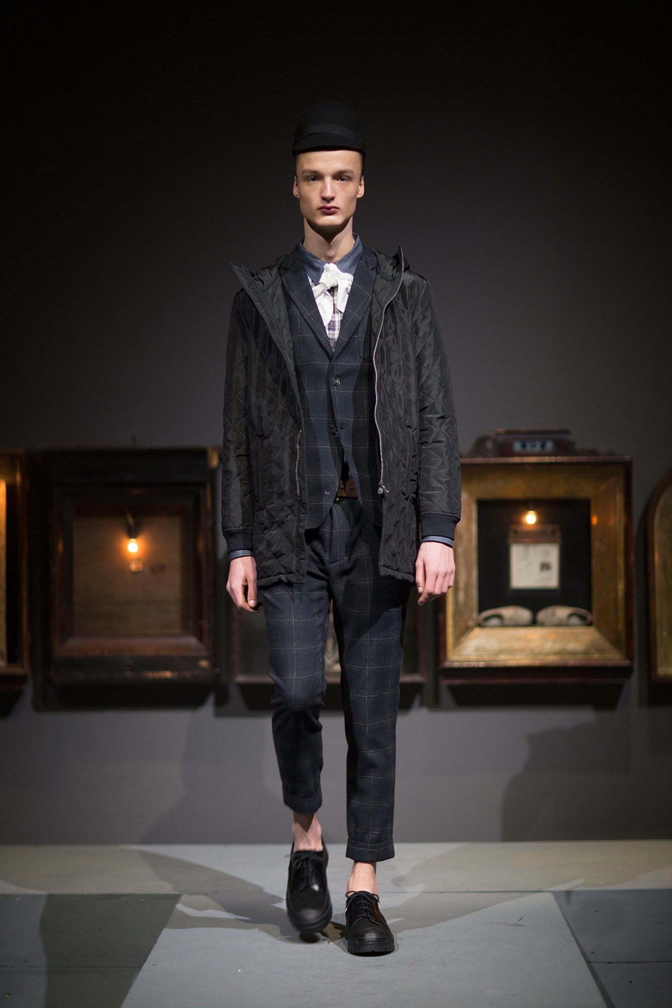 black cotton long-sleeve hooded fitted quilted jacket