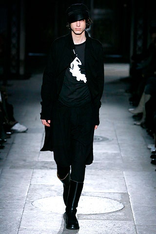 black jersey short-sleeve collared relaxed printed t-shirt