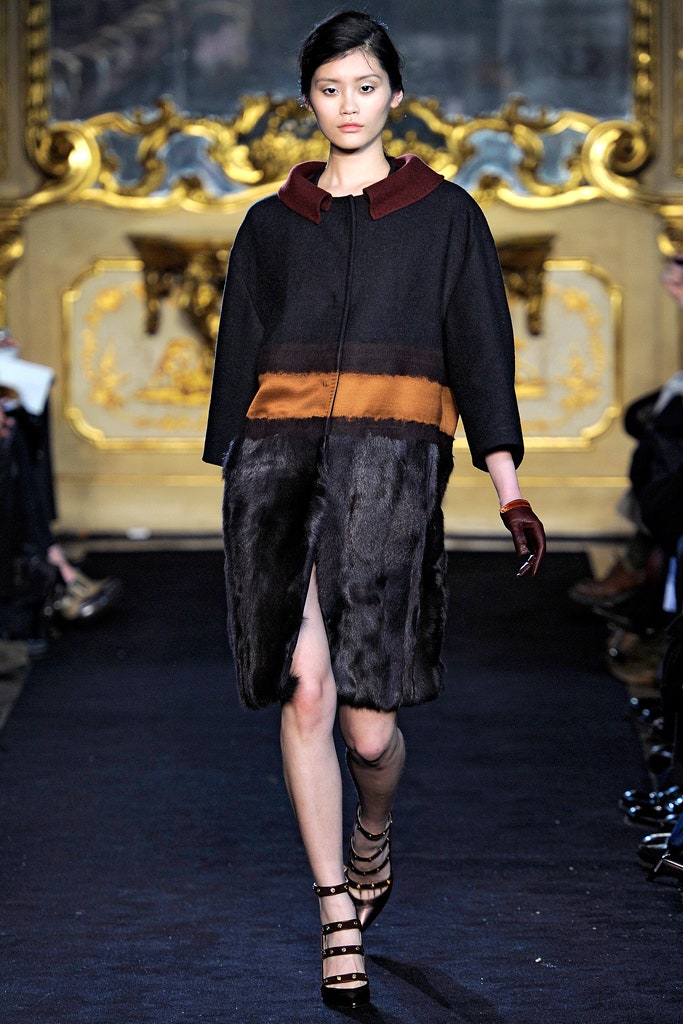 black wool long-sleeve collared fitted color-blocked midi coat