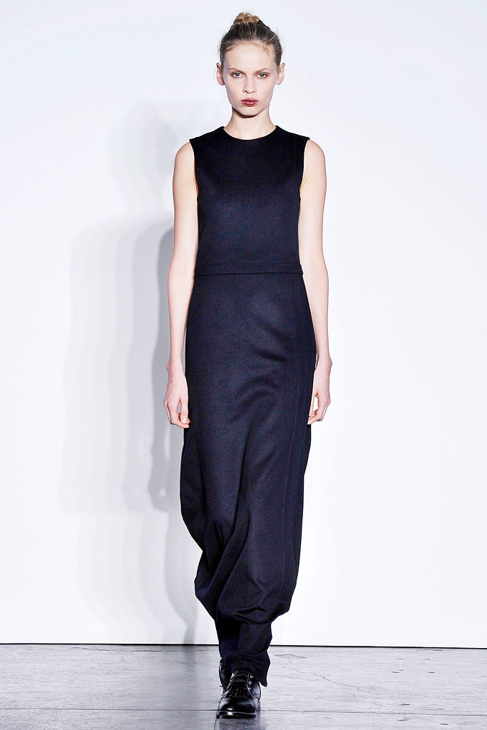 black fitted sleeveless maxi dress