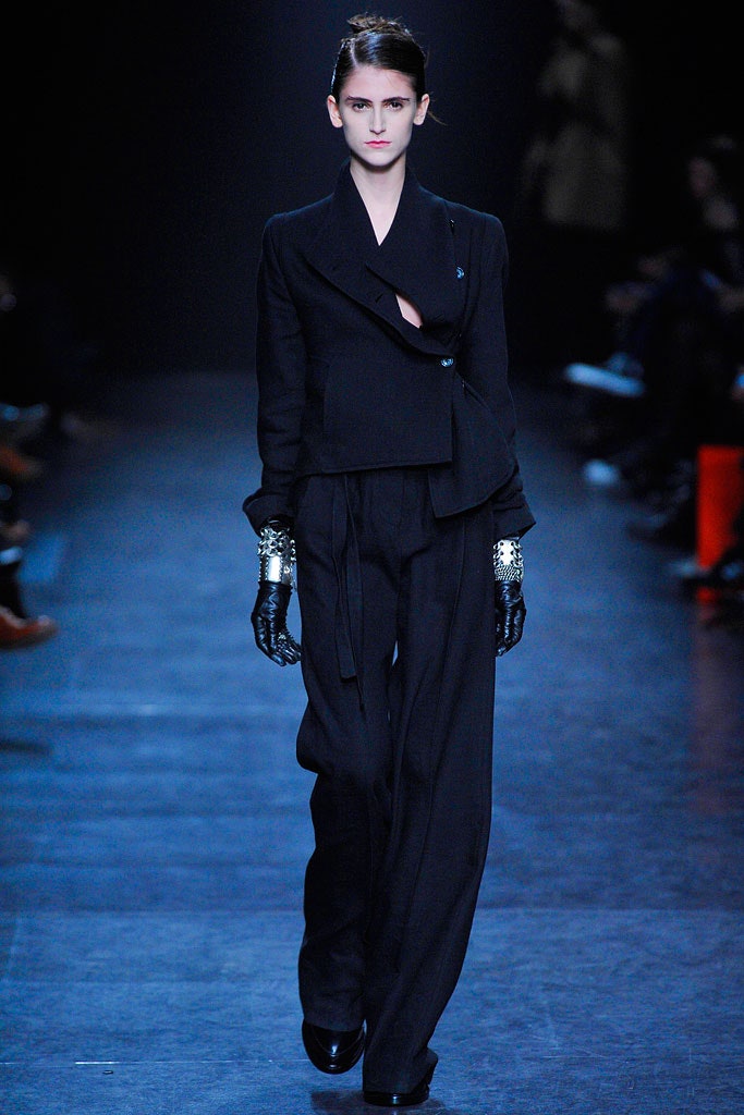 black wool long-sleeve collared fitted buttoned jacket