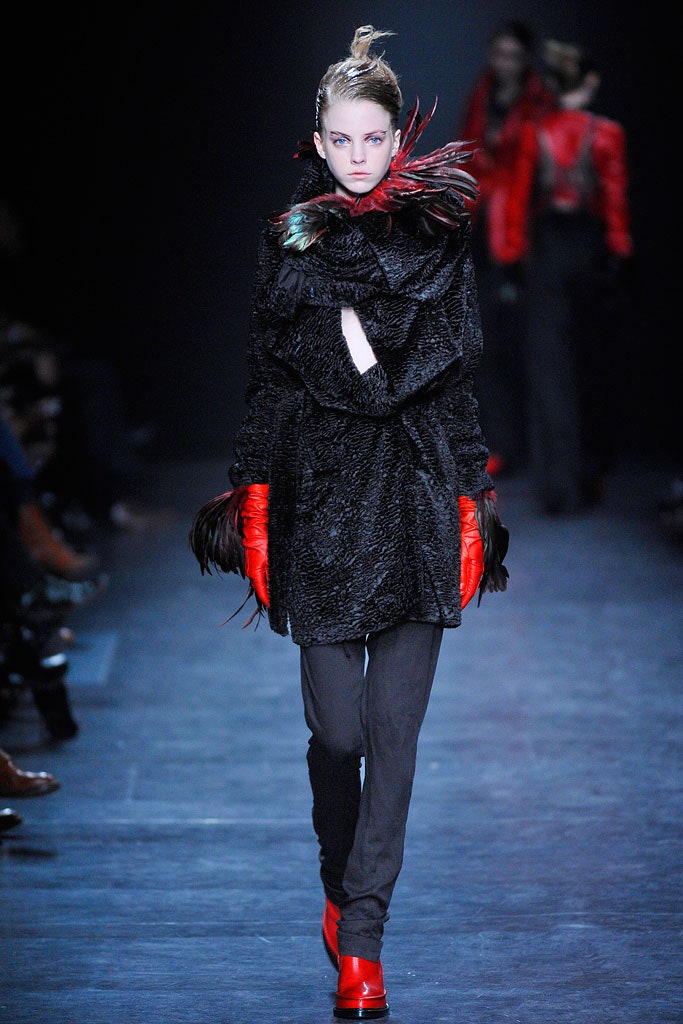 black fur long-sleeve collared relaxed draped layered coat