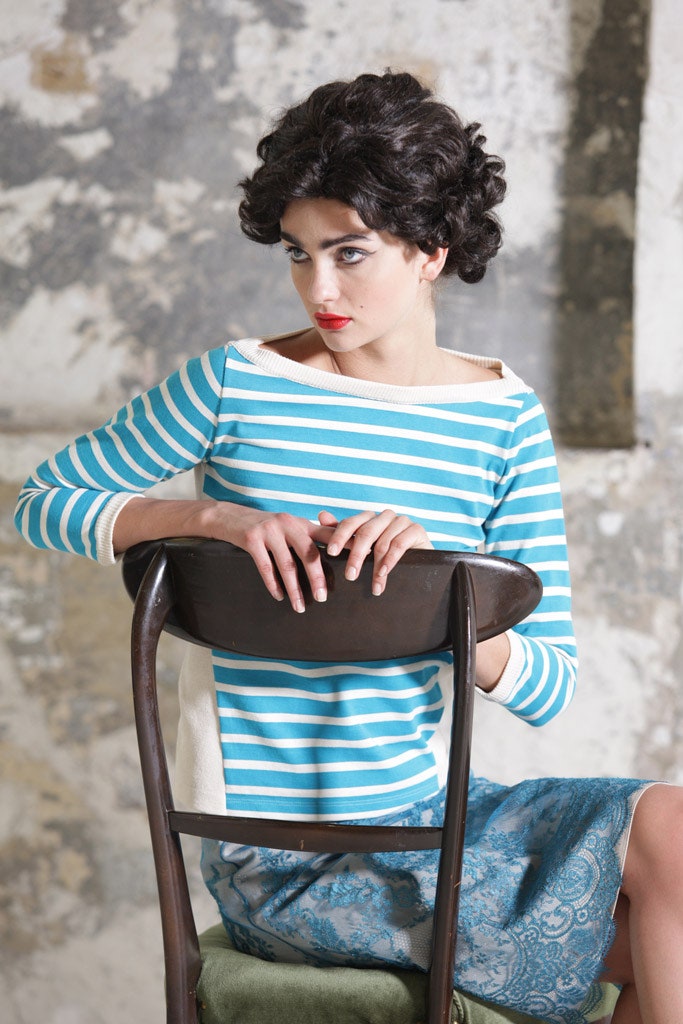 blue cotton long-sleeve scoop-neck fitted striped top