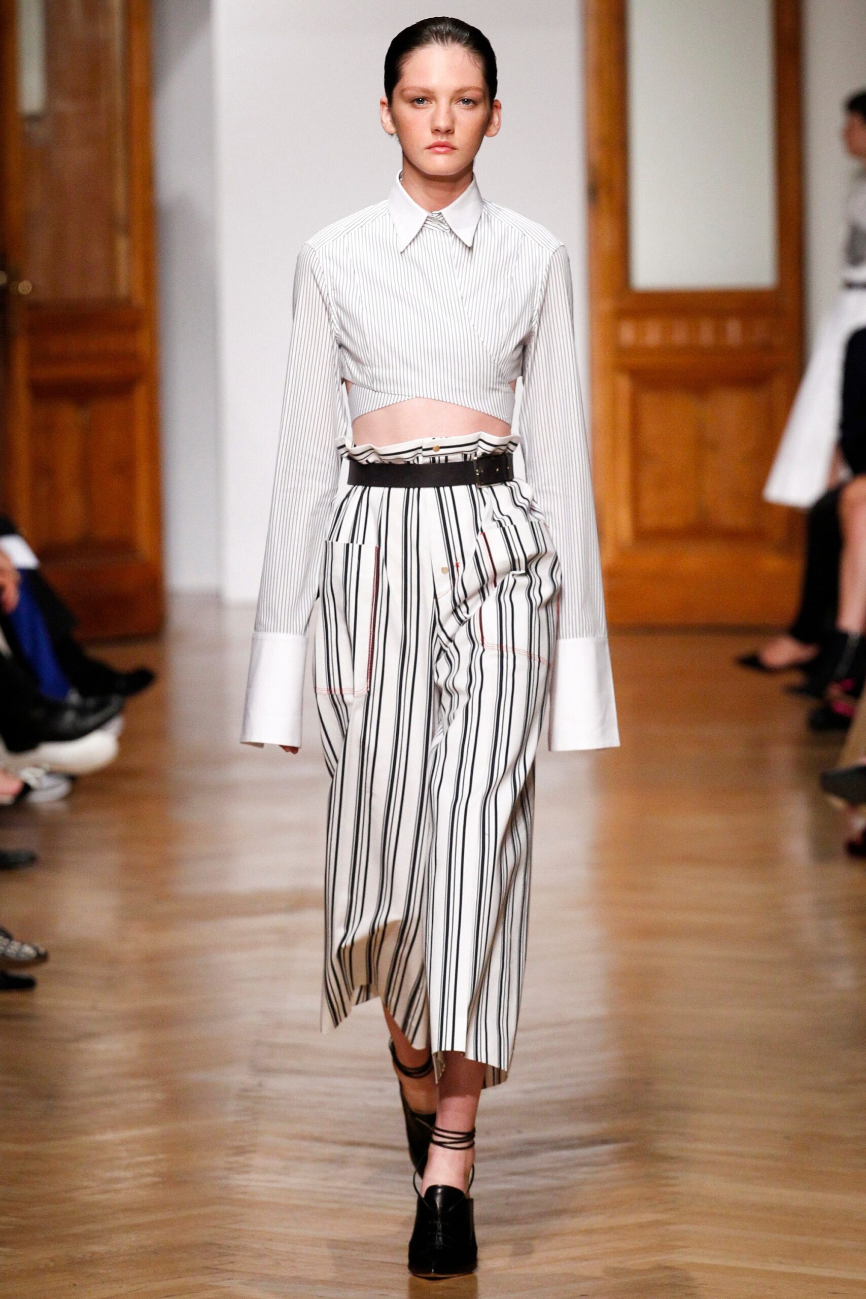 white cotton long-sleeve collared fitted striped cropped shirt