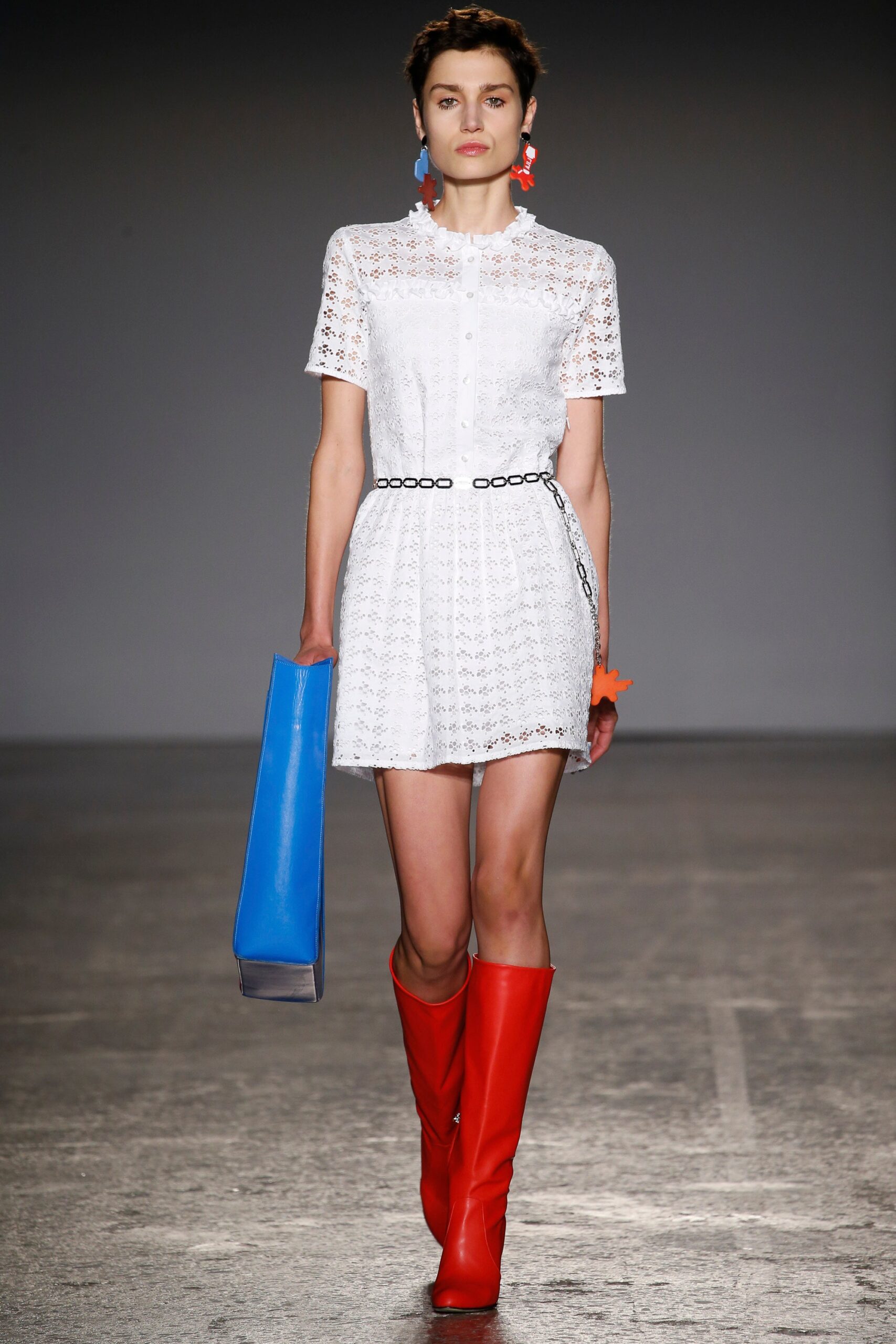 white lace short-sleeve collared fitted pleated mini dress