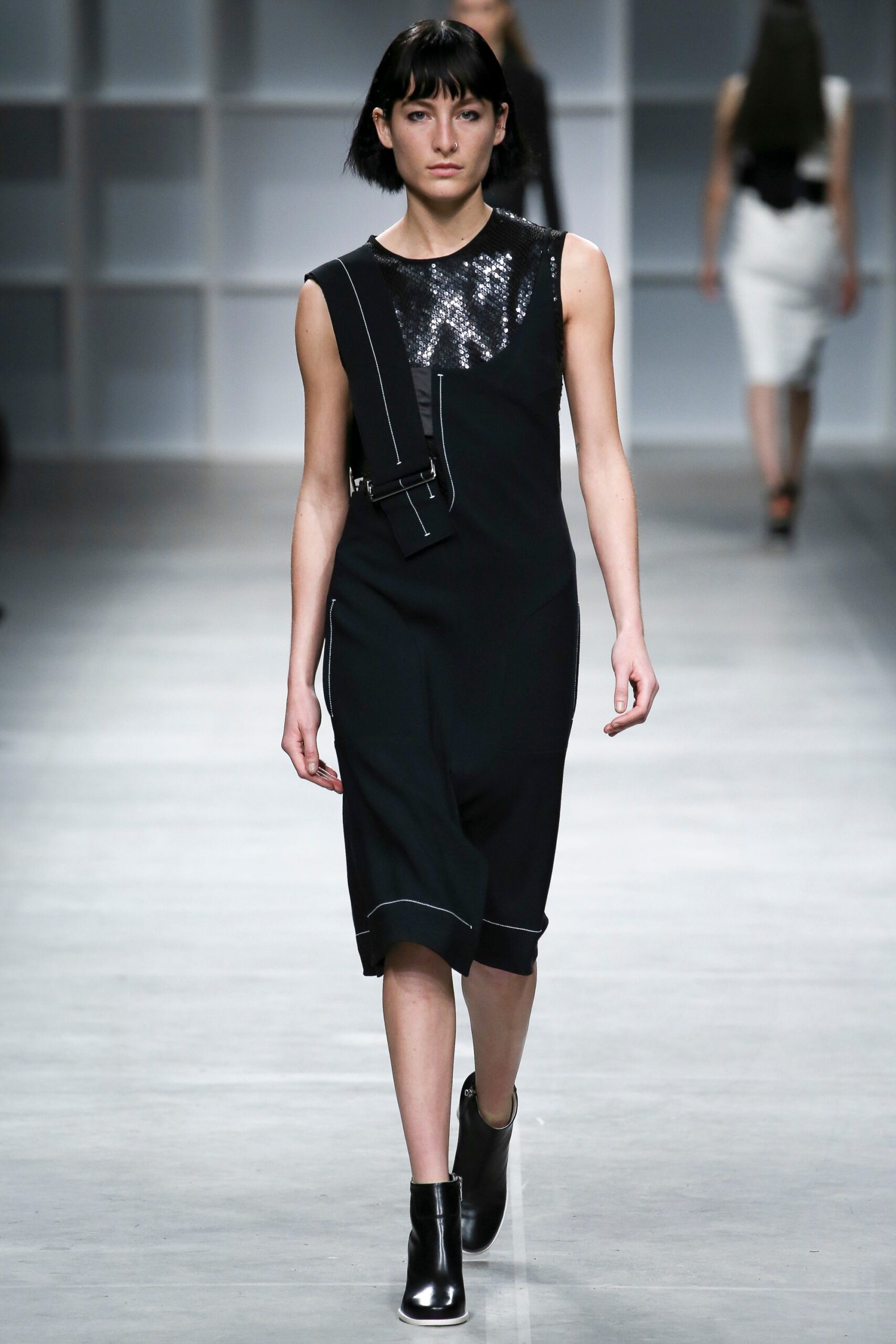 black fitted sleeveless dress