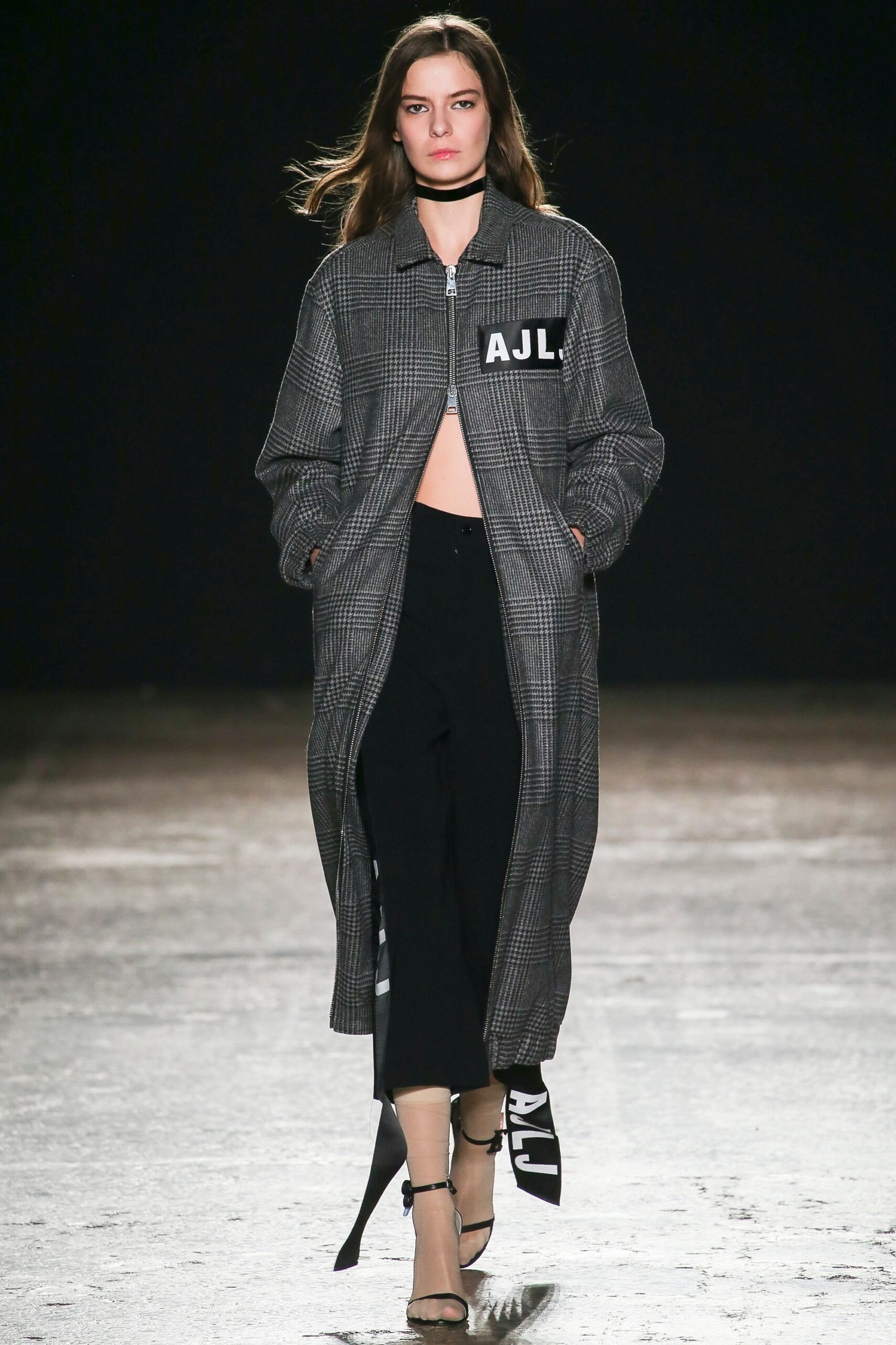 black cotton tailored straight-leg cropped pants
