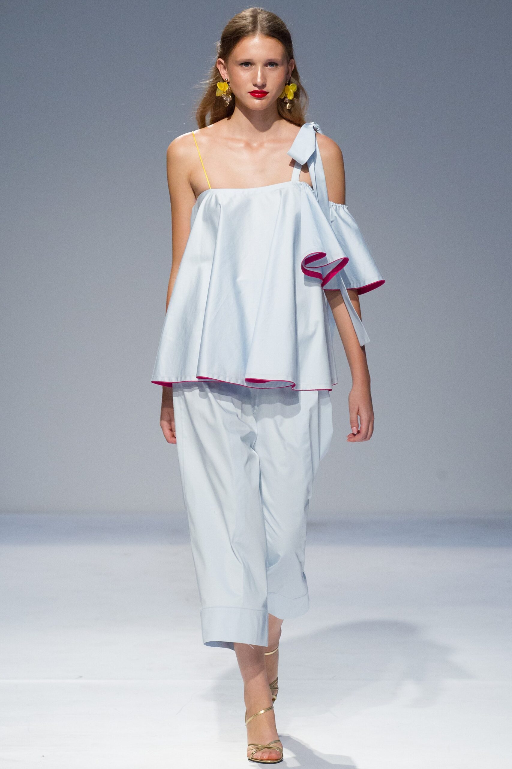 blue cotton sleeveless off-shoulder relaxed layered top