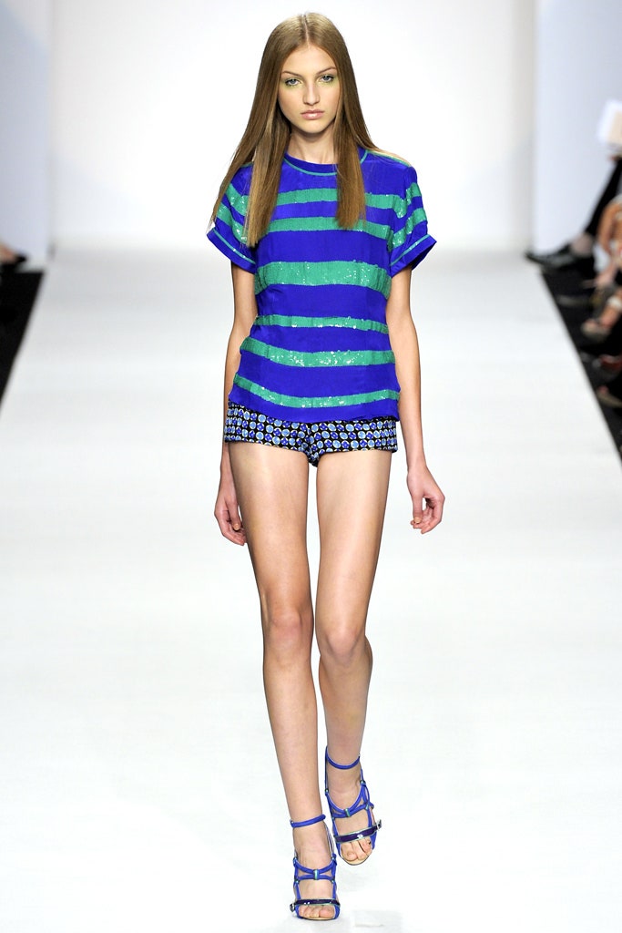 blue fitted flared short shorts