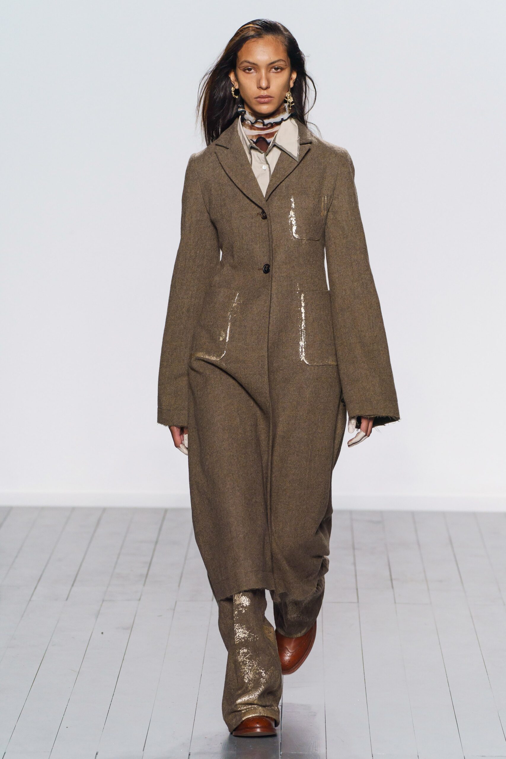 brown wool long-sleeve collared relaxed buttoned pockets coat