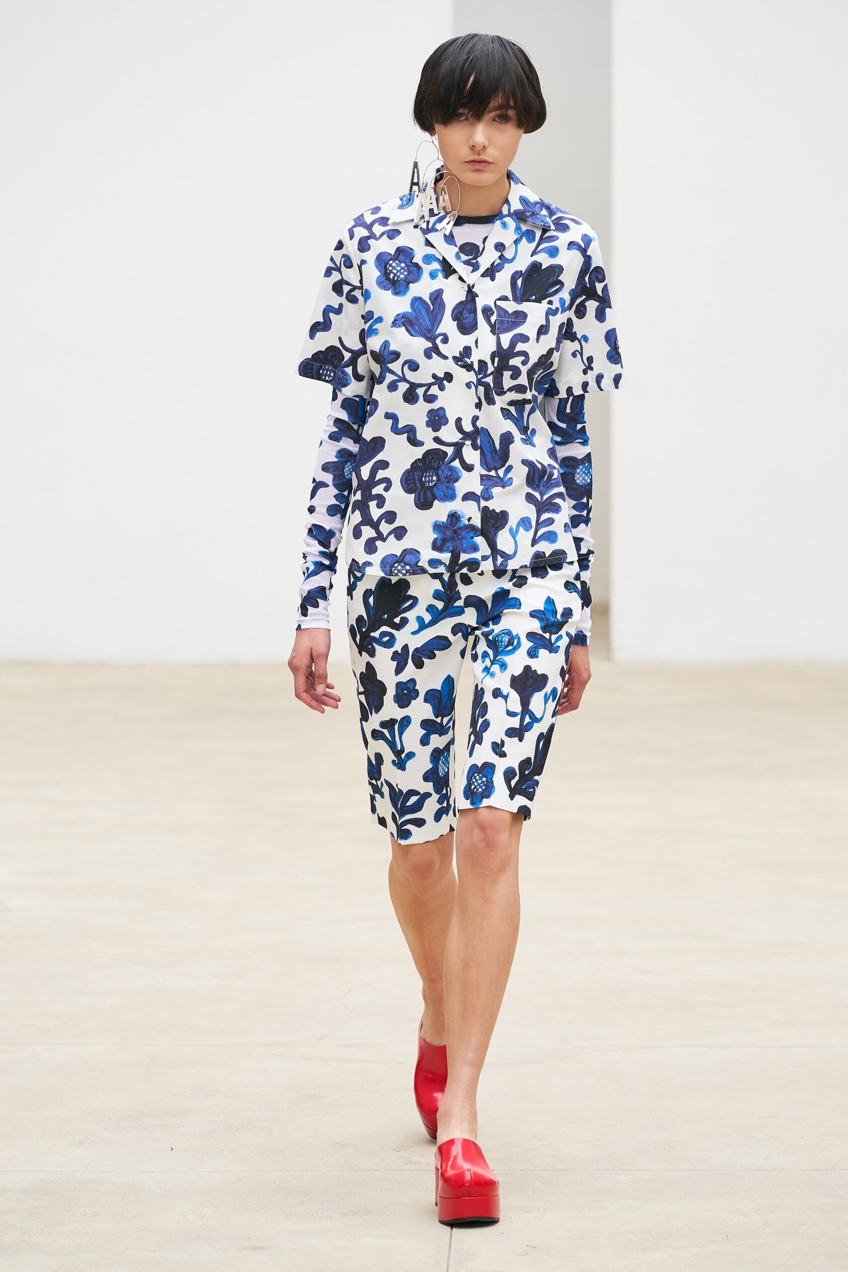 printed shirt and shorts outfit