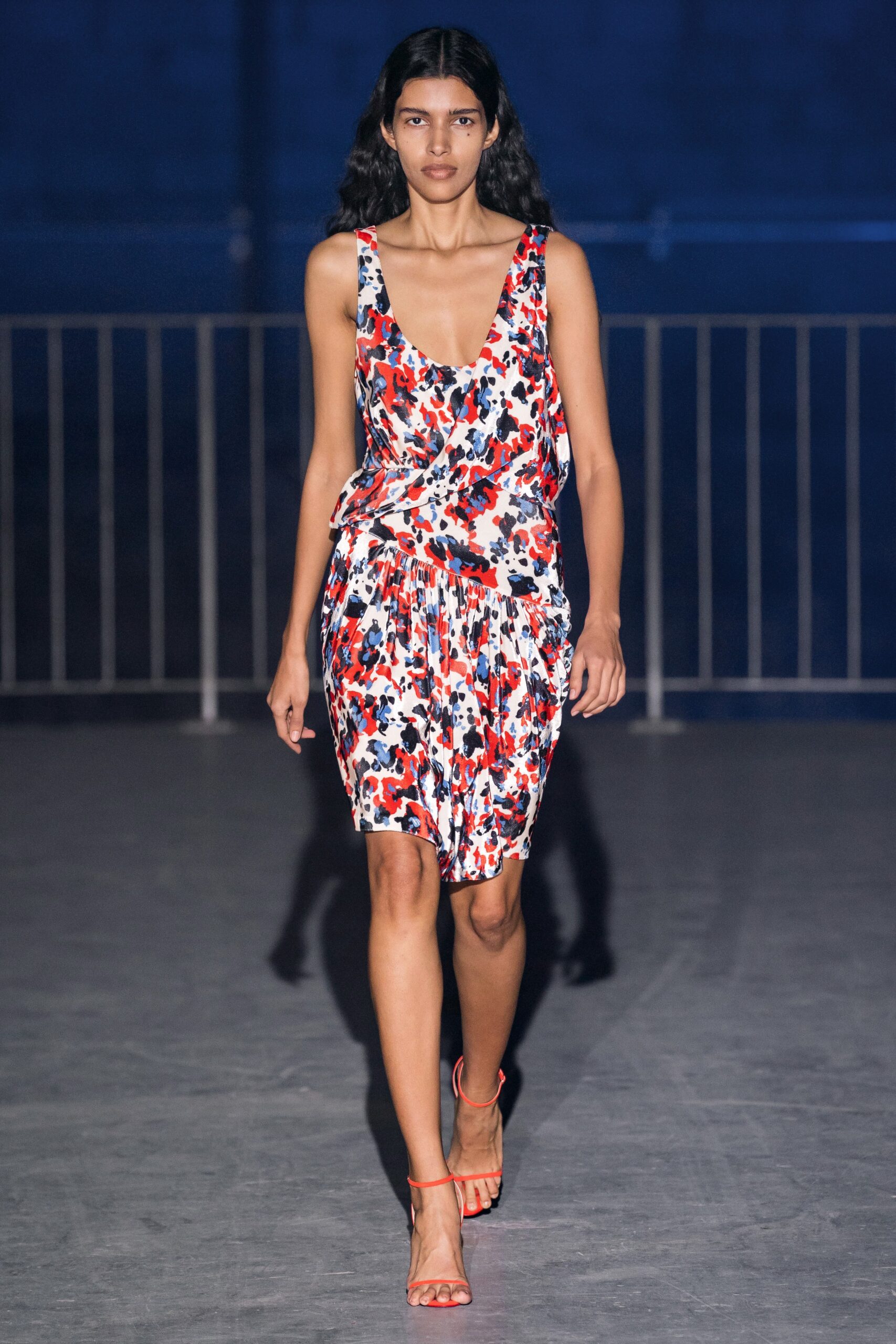 fitted sleeveless pleated dress