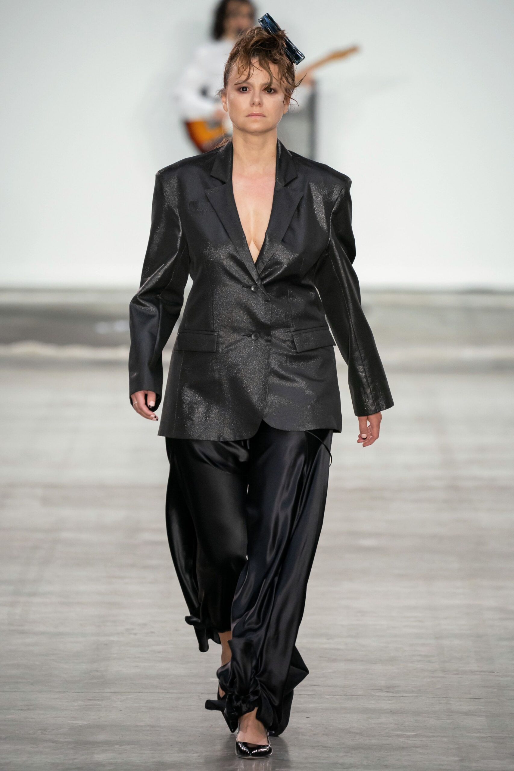 black silk long-sleeve v-neck structured buttoned shiny blazer