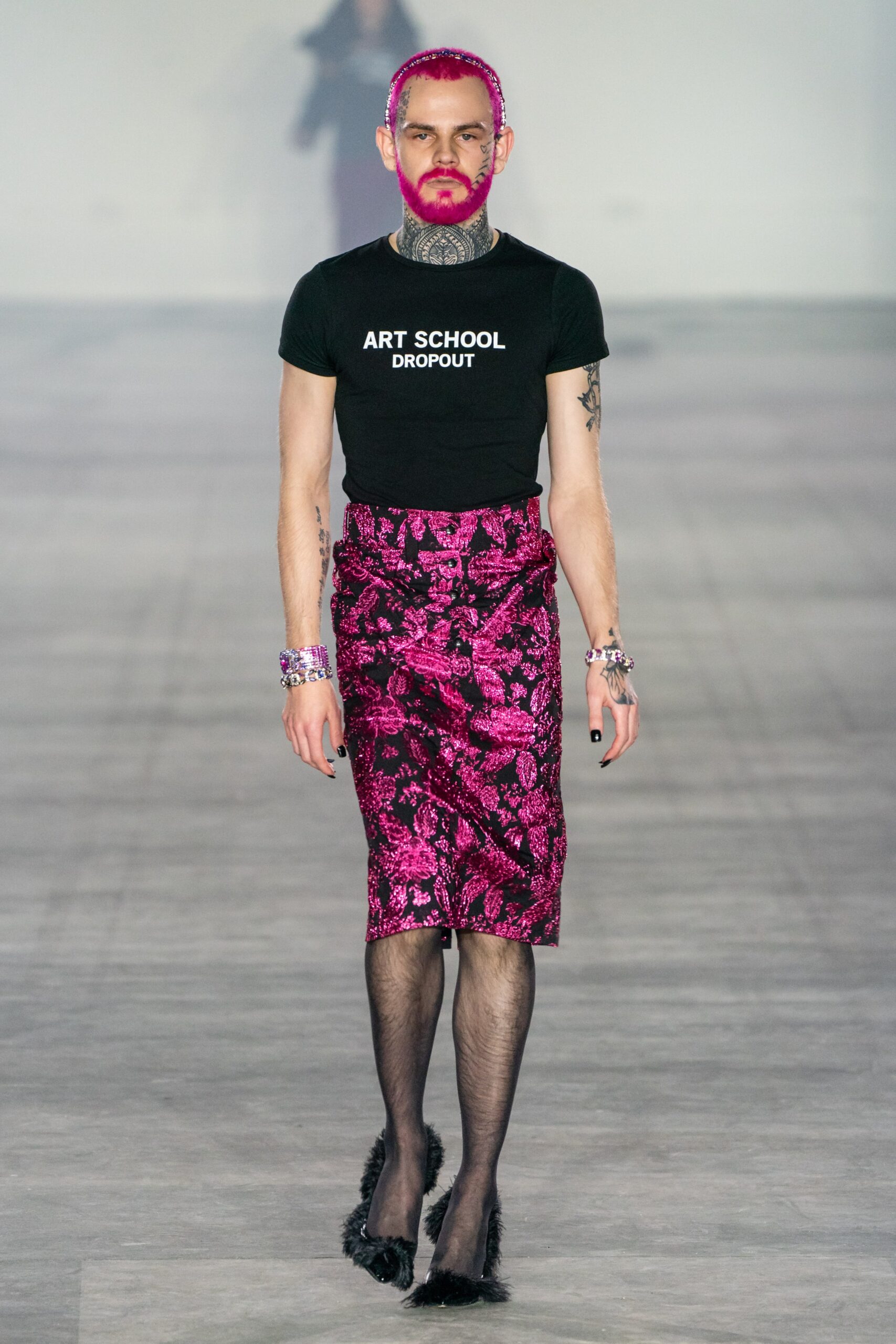 black fitted t-shirt and pink pencil skirt