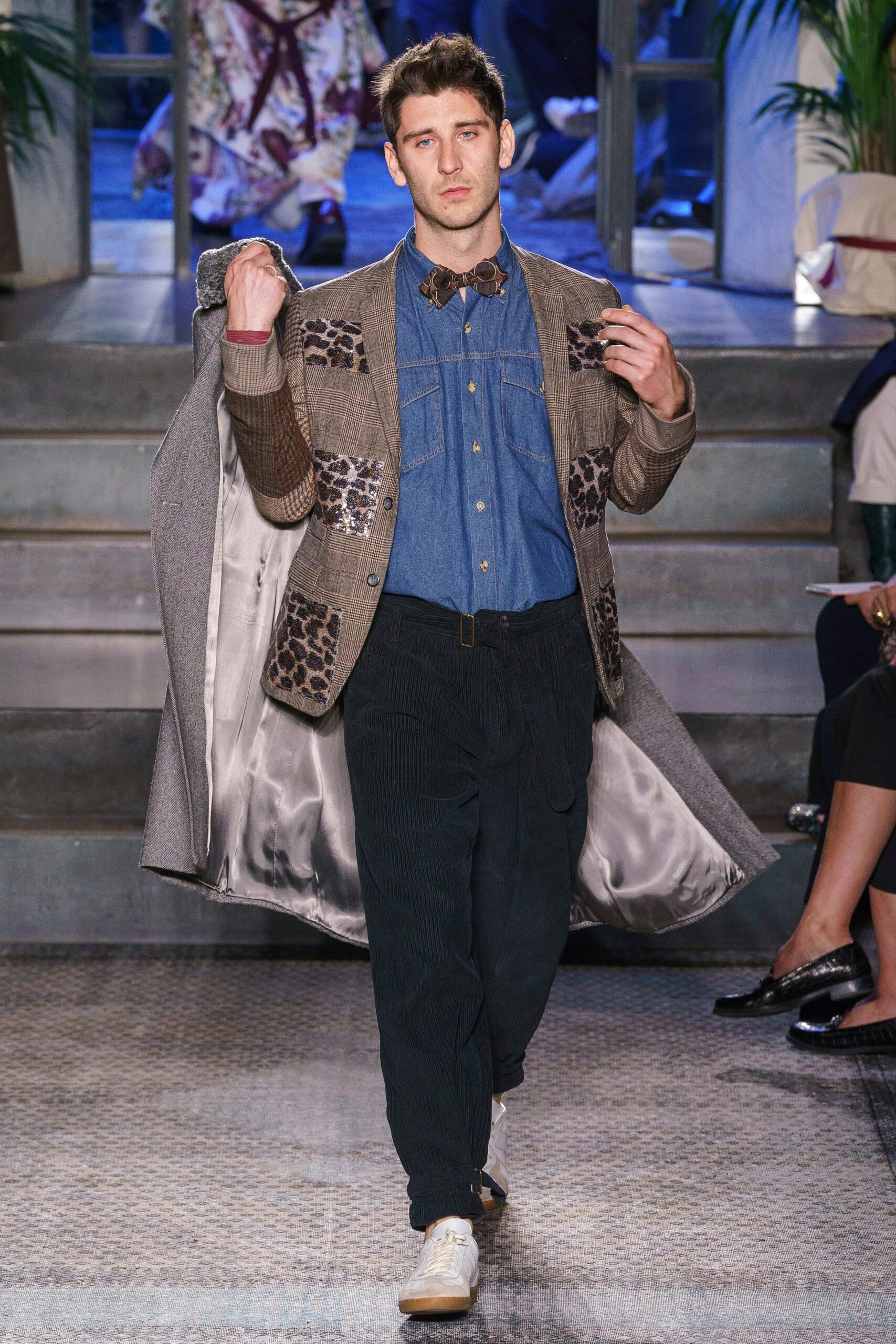 brown wool long-sleeve collared tailored buttoned pockets blazer