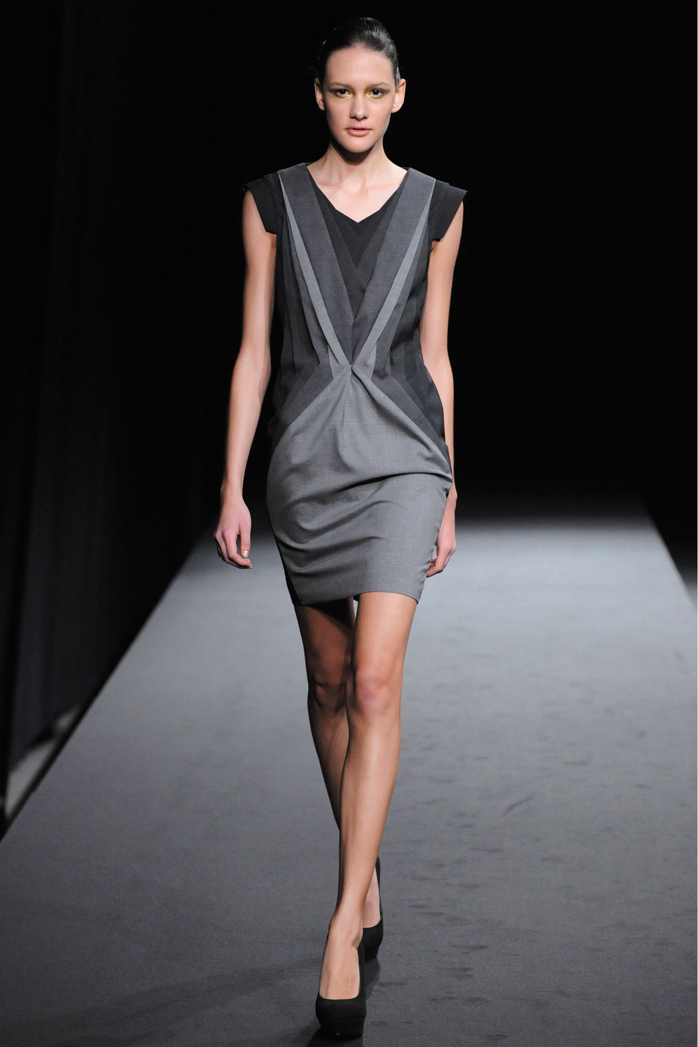 fitted gray sleeveless dress