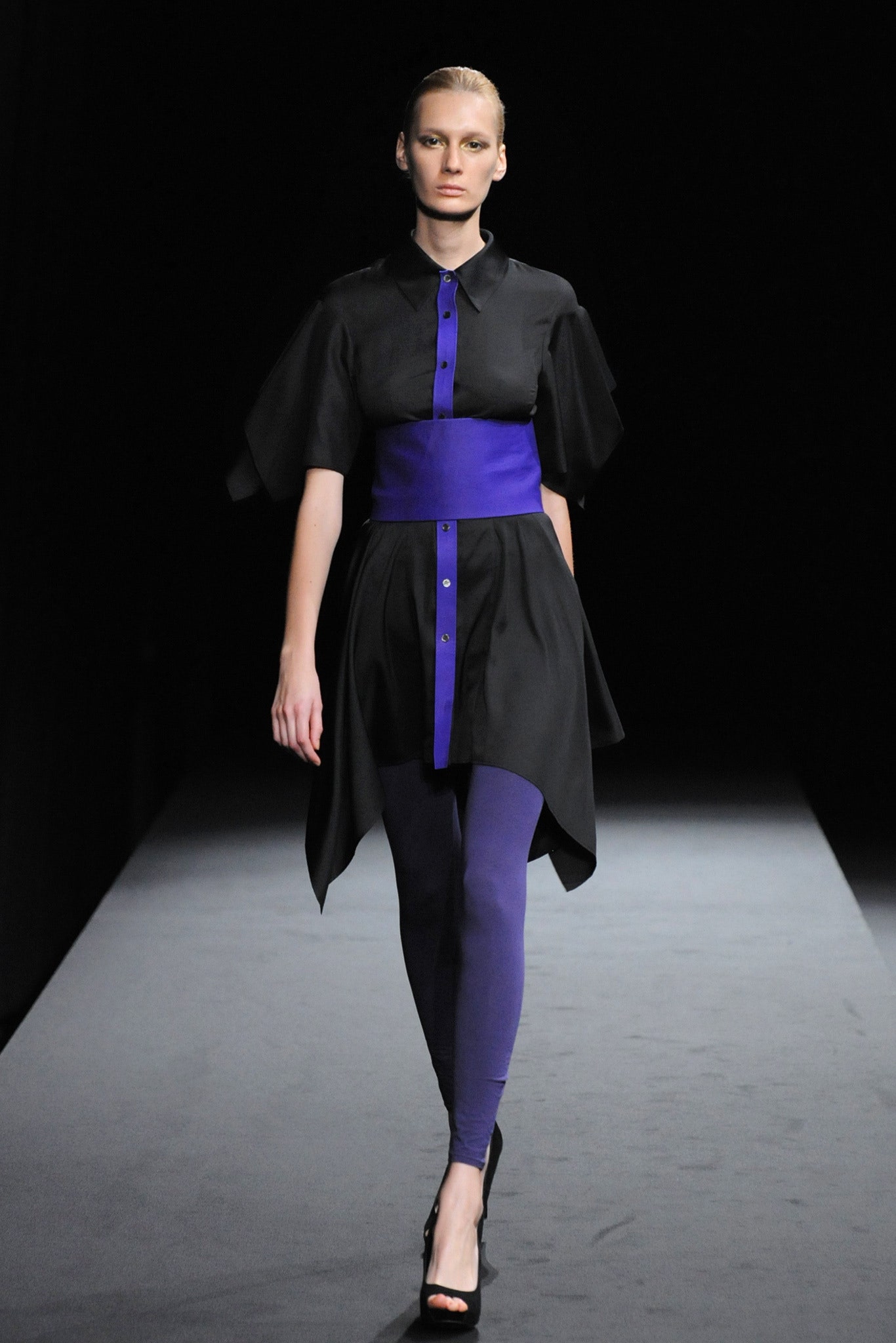 black short-sleeve collared fitted buttoned short shirt-dress