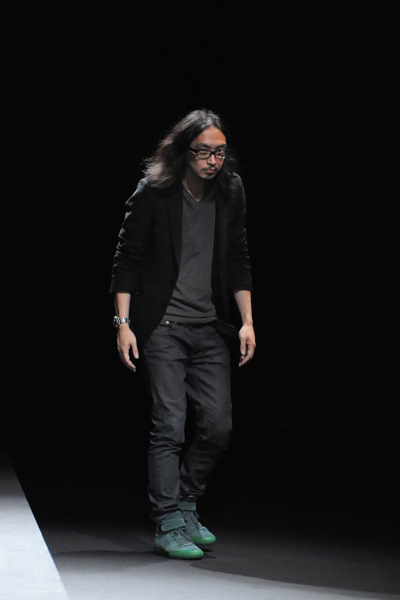 black blazer gray shirt slim pants