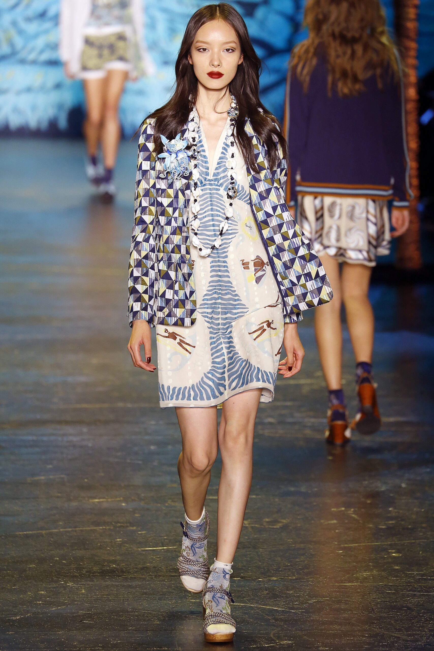 white cotton long-sleeve collared fitted printed short dress