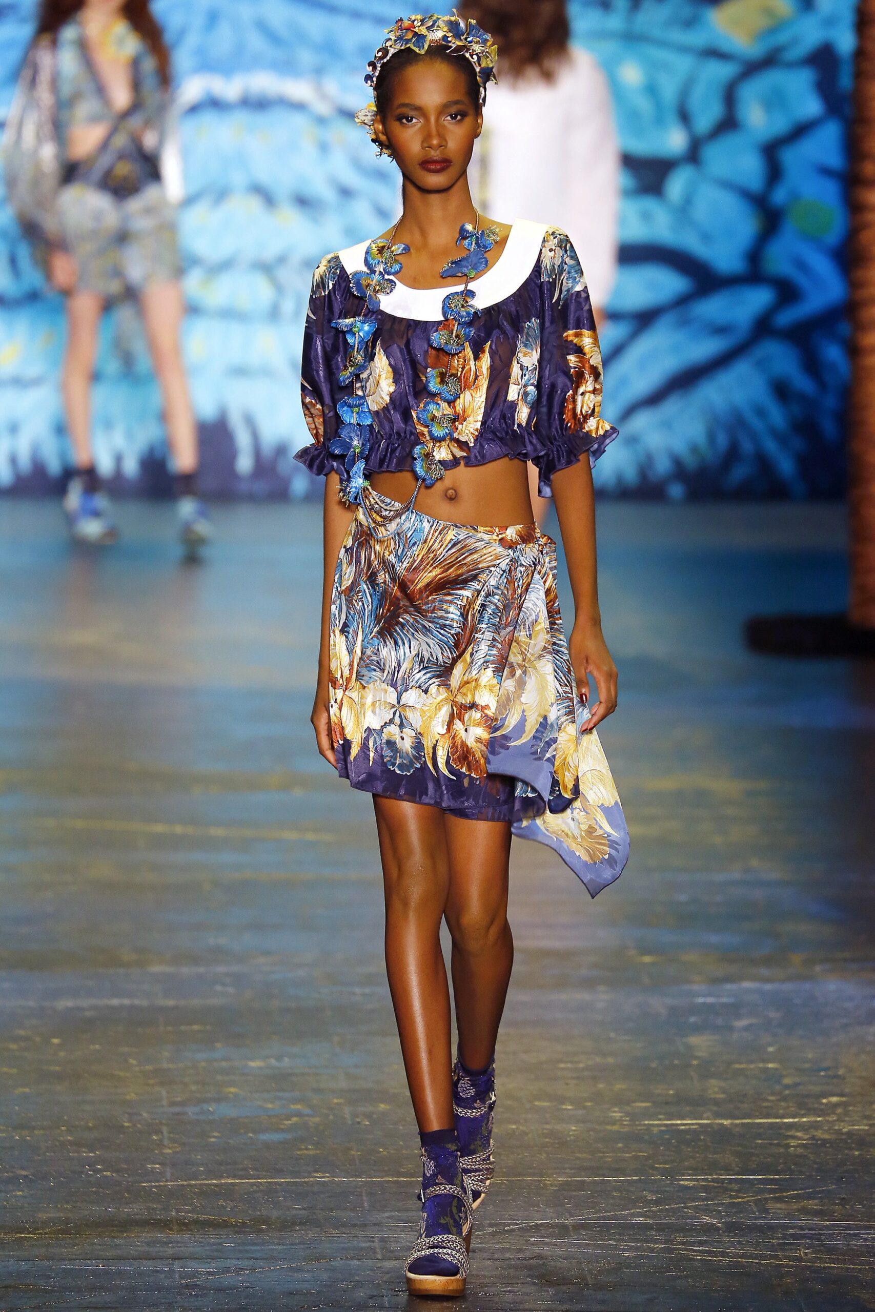 blue cotton asymmetric fitted printed mini skirt