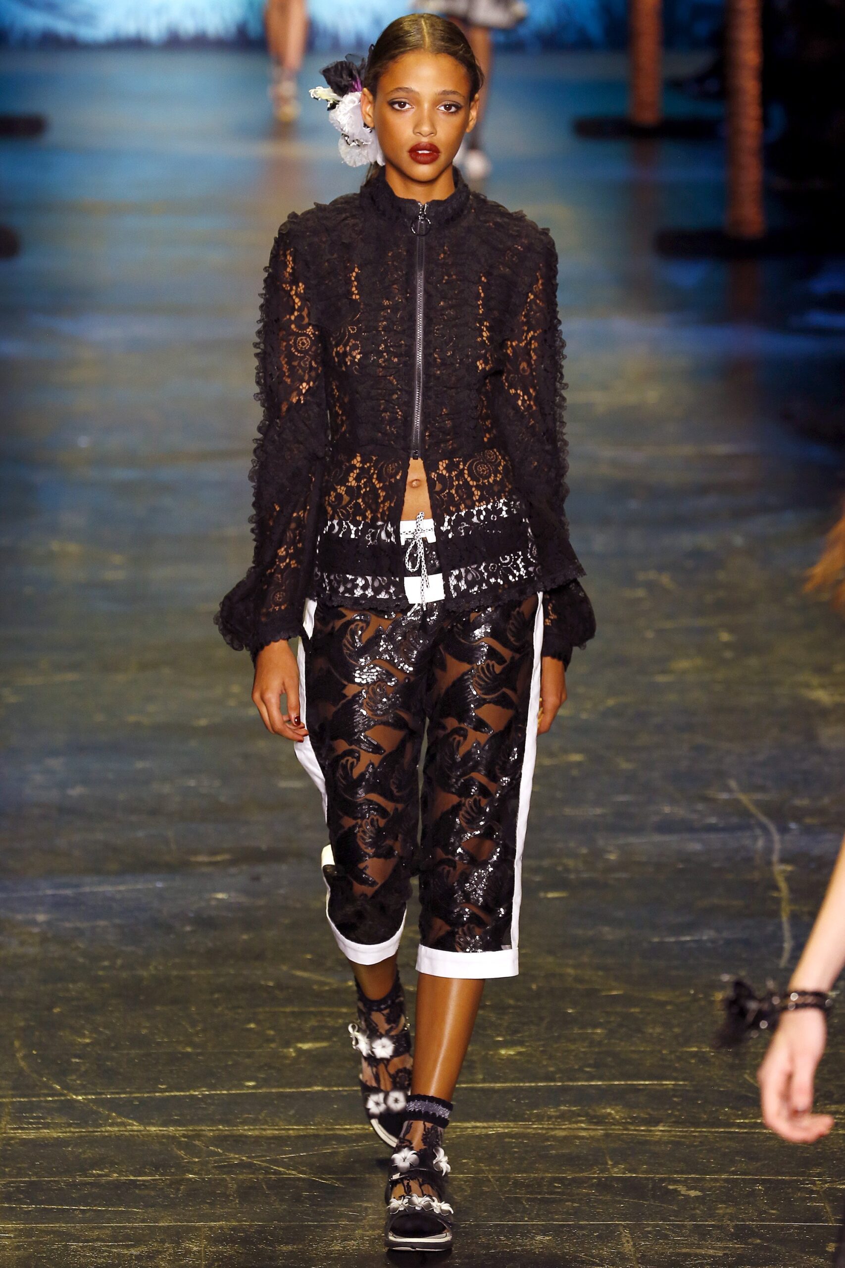 black lace long-sleeve collared fitted zippered jacket
