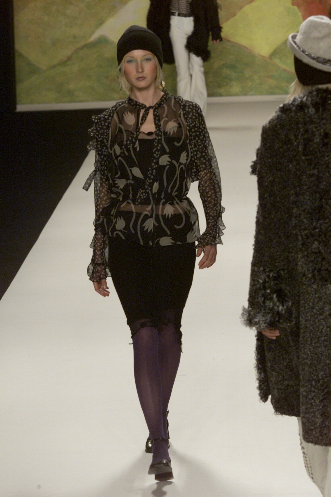 black floral blouse with pencil skirt