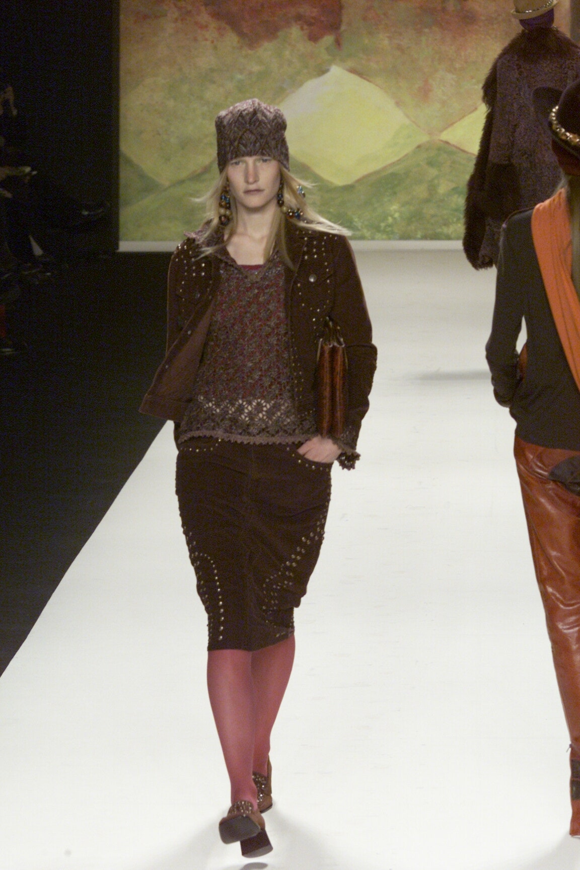 brown fitted skirt with lace blouse