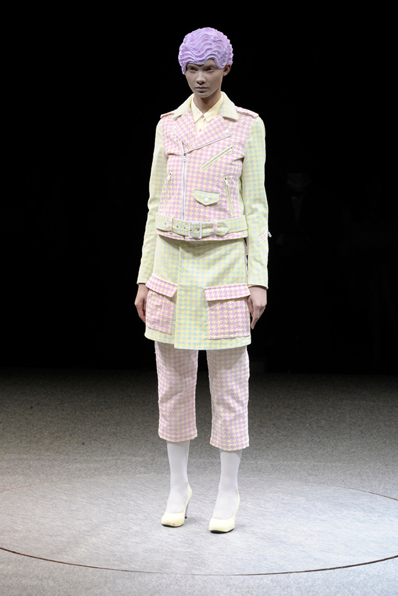 pink cotton long-sleeve collared fitted buttoned pockets jacket