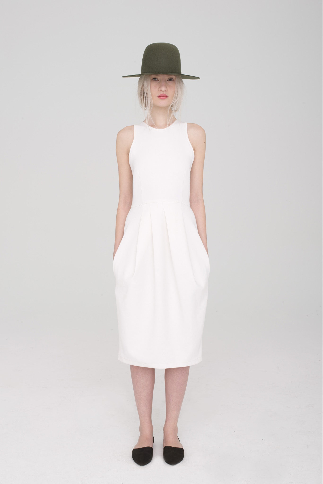 white fitted midi dress with green hat