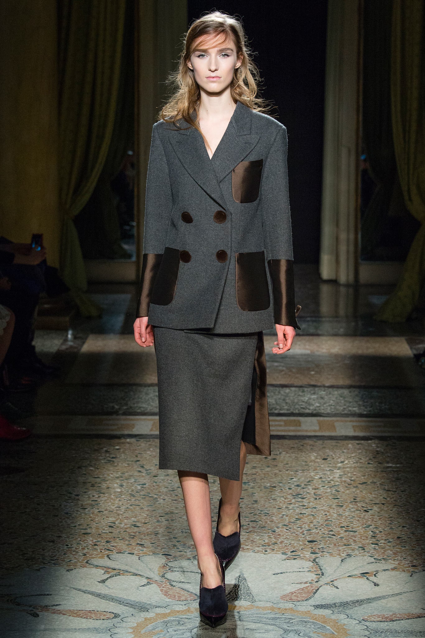 gray wool long-sleeve collared tailored pockets blazer