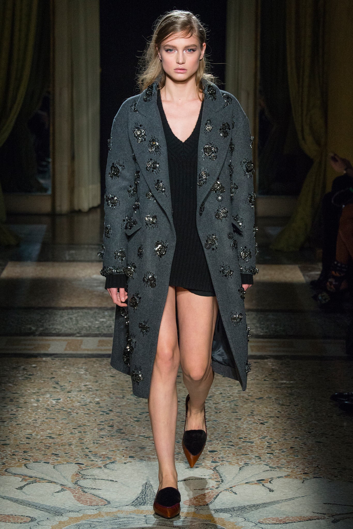 gray wool long-sleeve collared relaxed embroidered buttoned coat