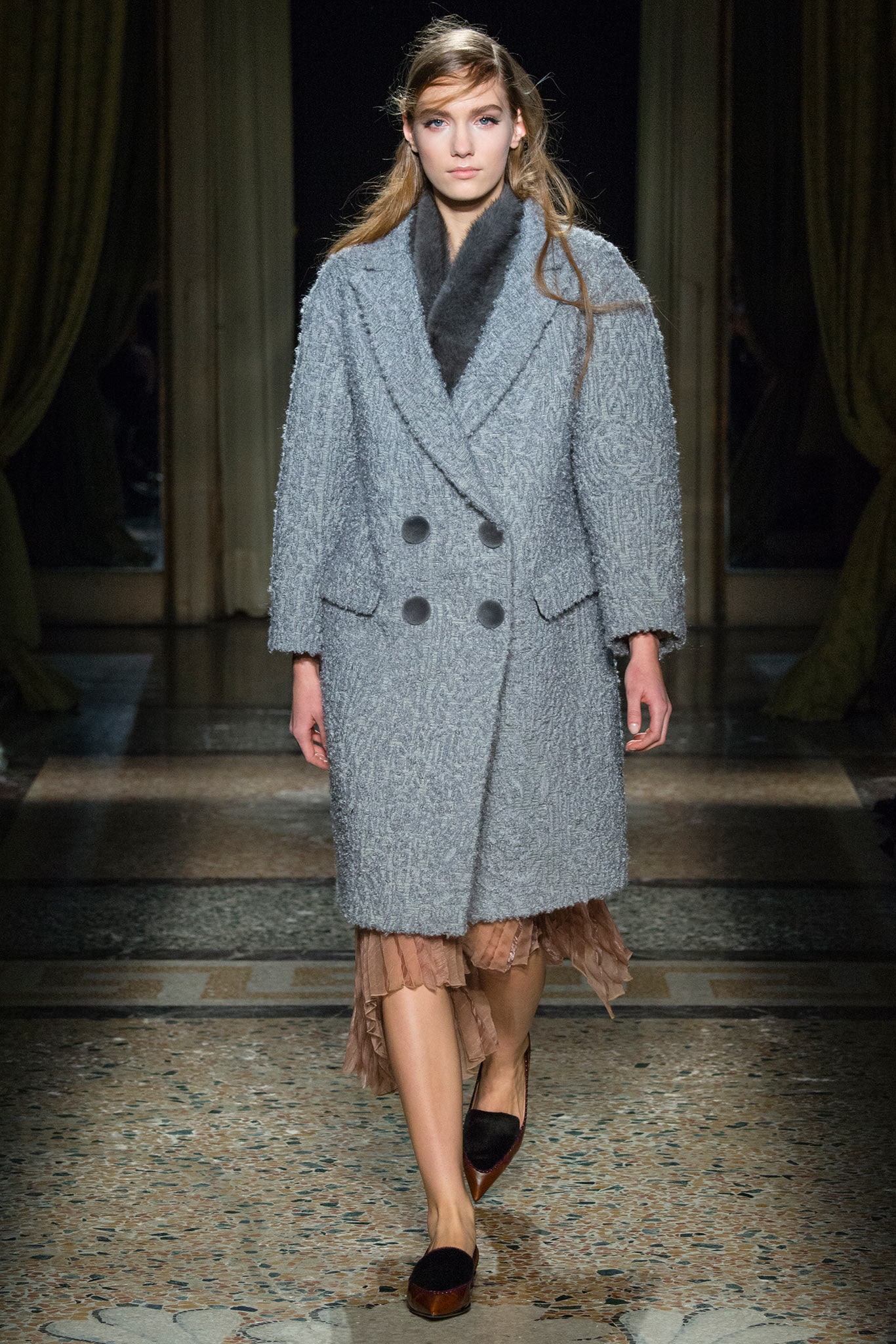 gray wool long-sleeve collared relaxed textured coat