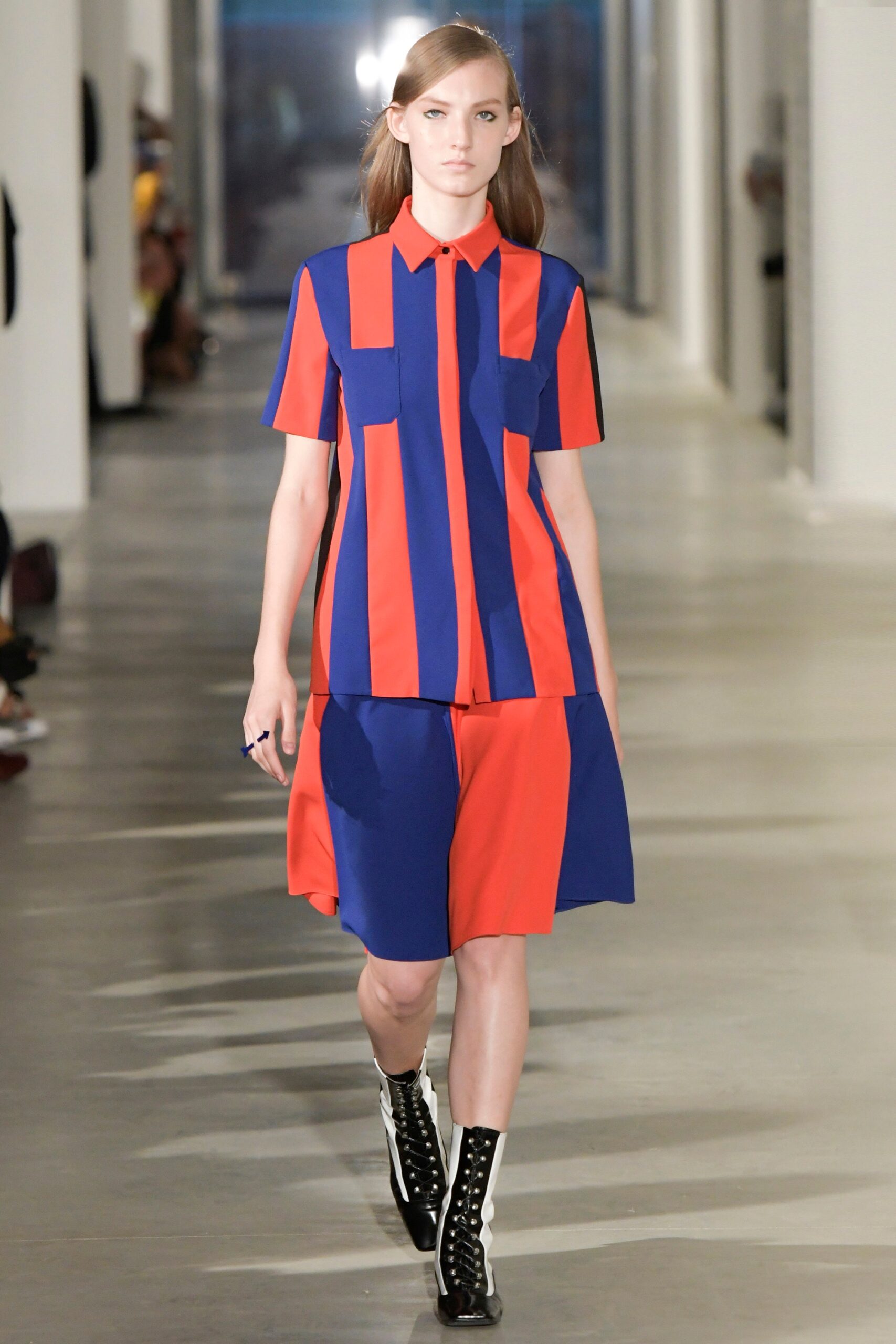 red short-sleeve collared relaxed color-blocked shirt