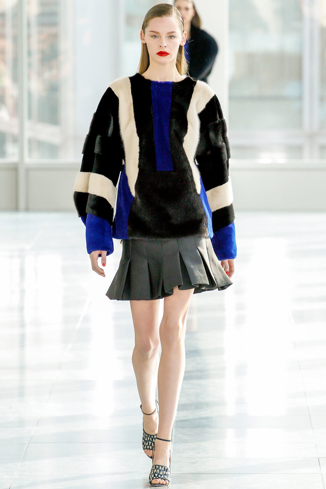 black leather fitted pleated short skirt