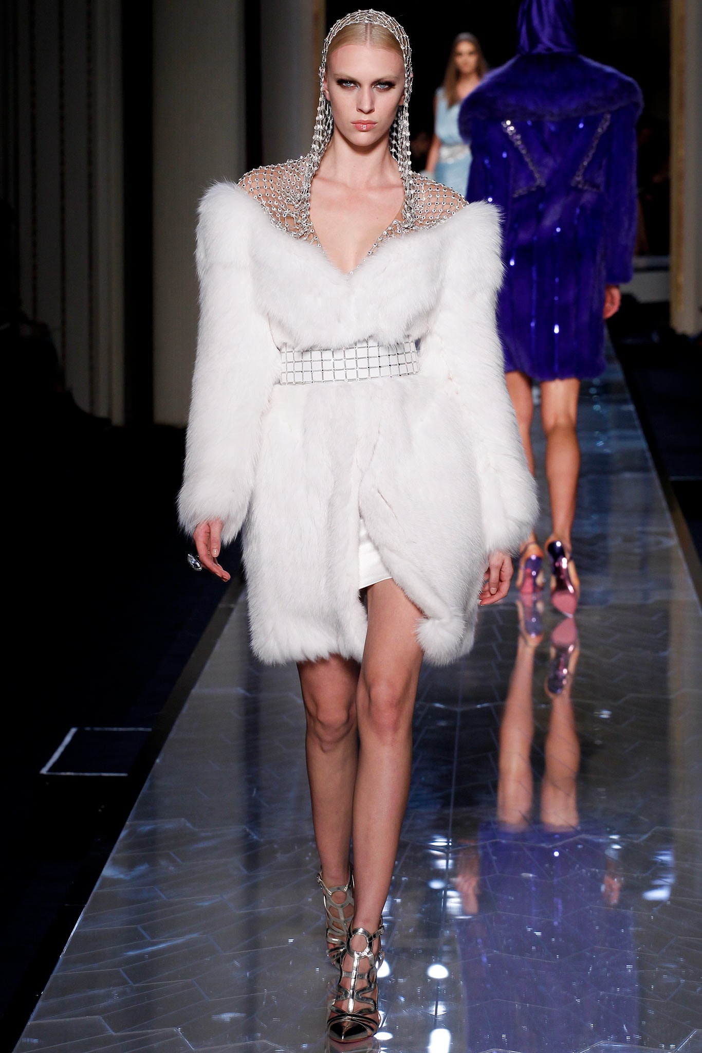 white fur long-sleeve v-neck fitted draped coat