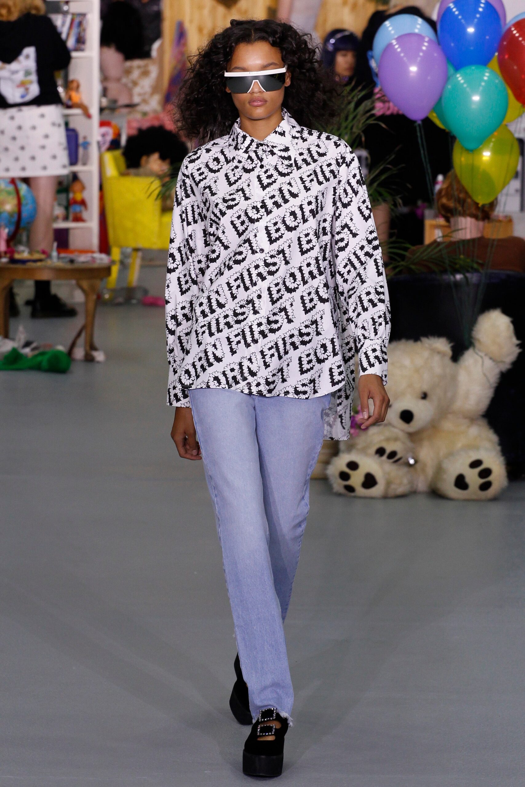 relaxed printed shirt with denim pants